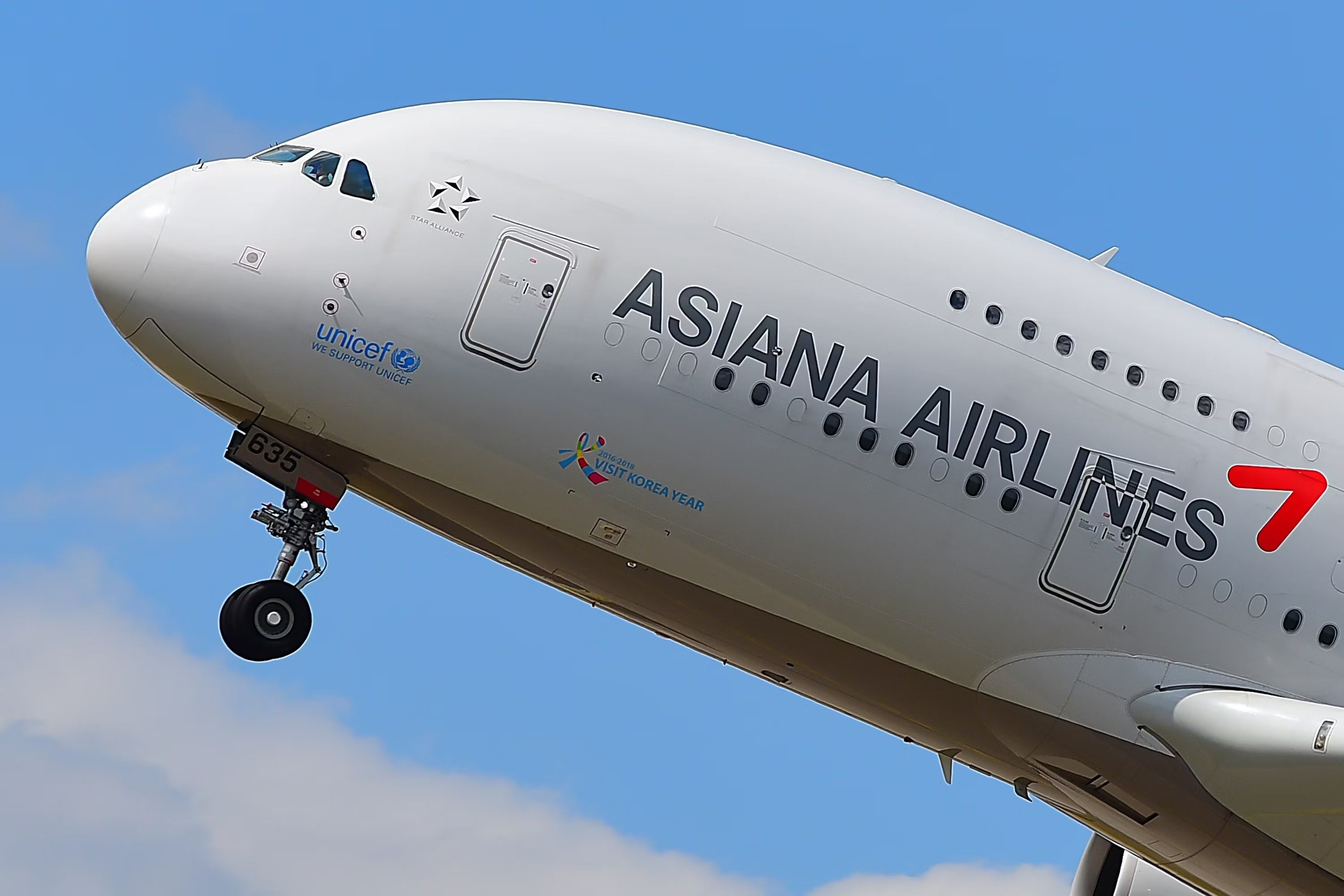 Asiana A380 takes off