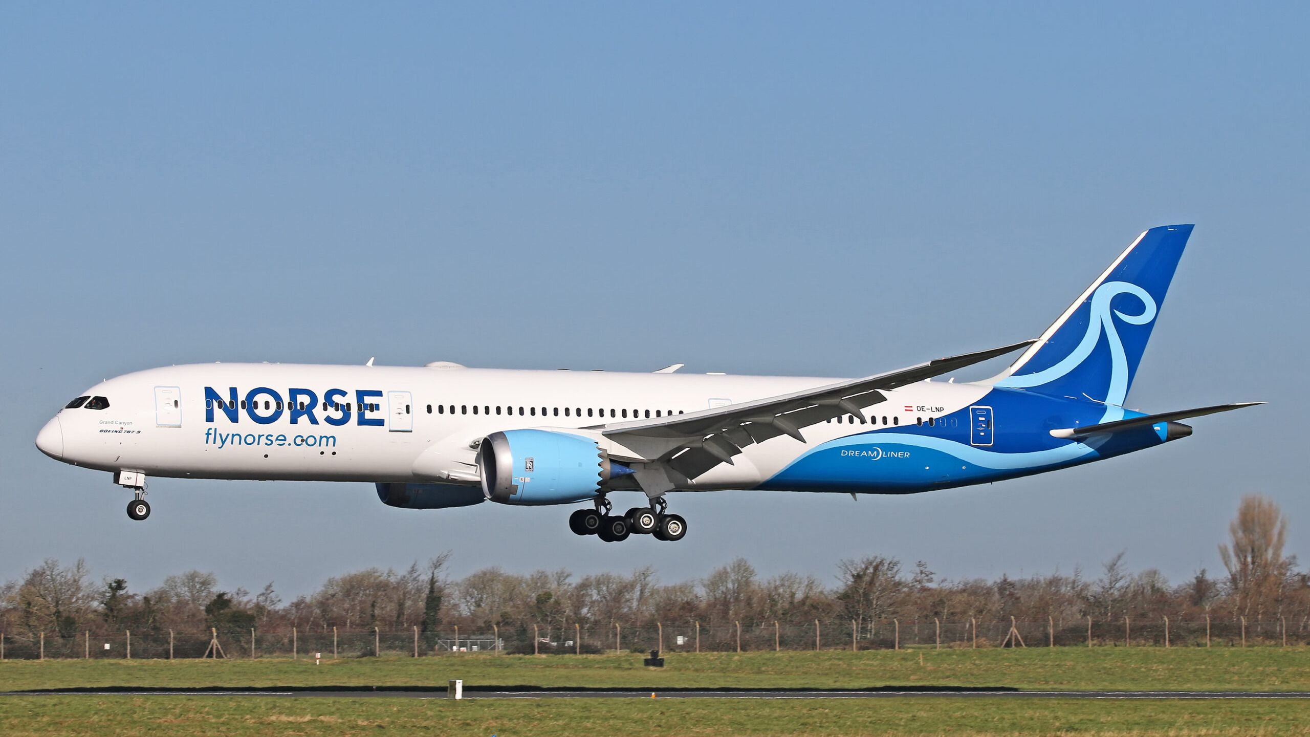 A Norse Atlantic Boeing 787 landing