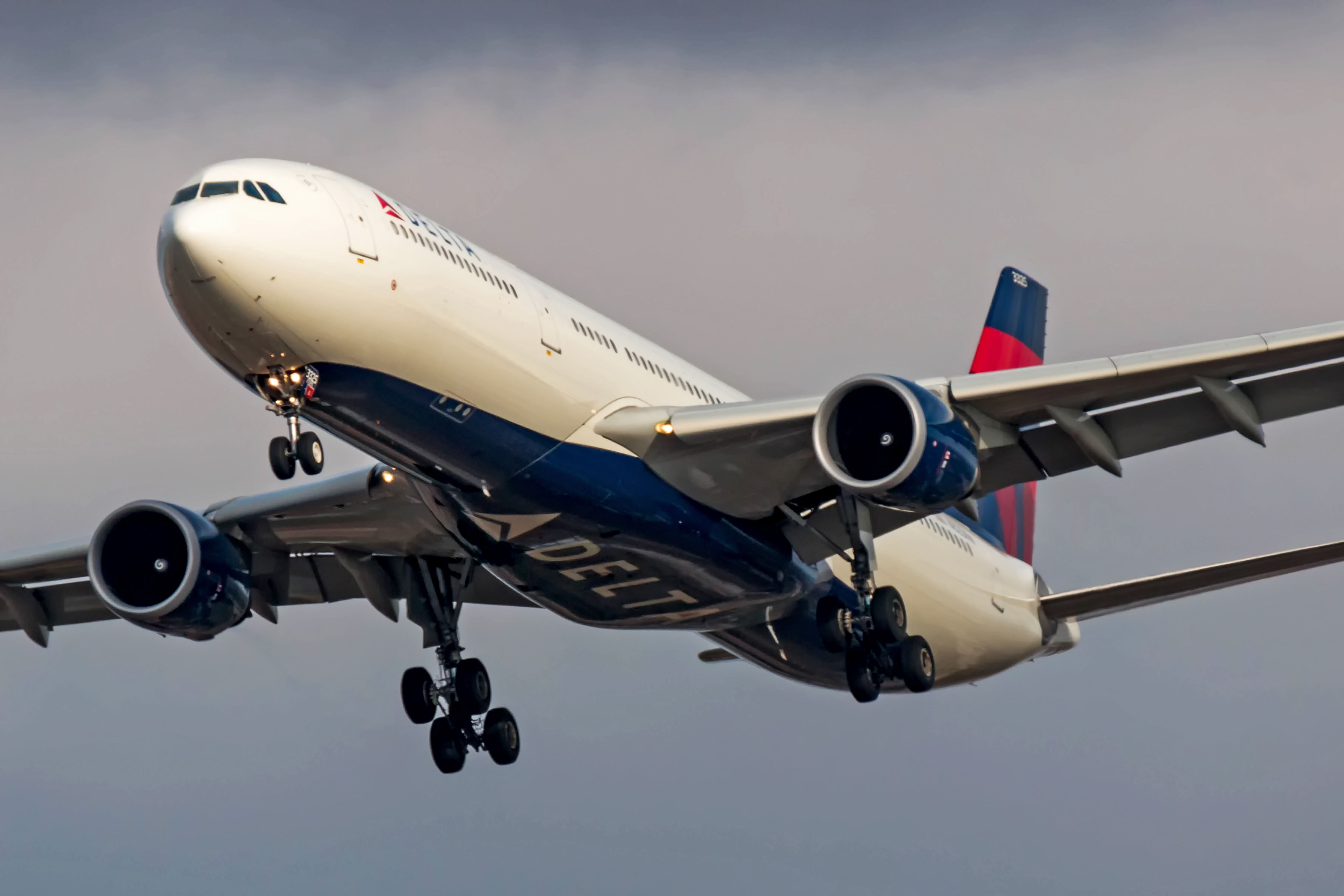 Delta A330-300 landing