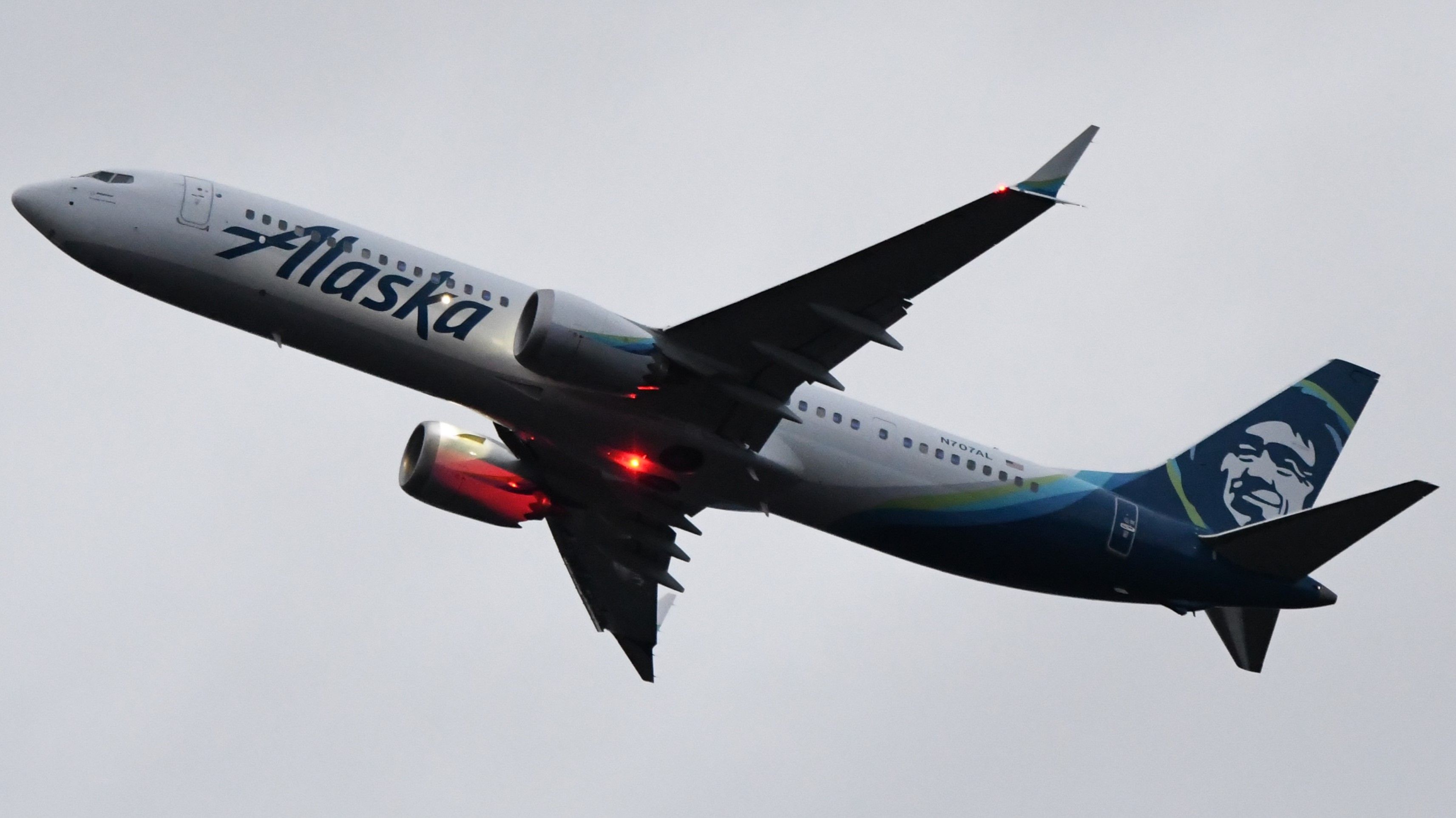 DSC_3125 - 16x9 - Rising Alaska Airlines Boeing 737-9 MAX With Red Beacon On