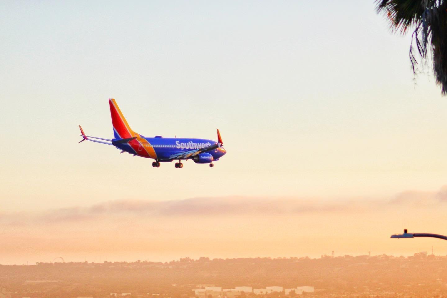 Southwest Airlines Boeing 737-700 landing.