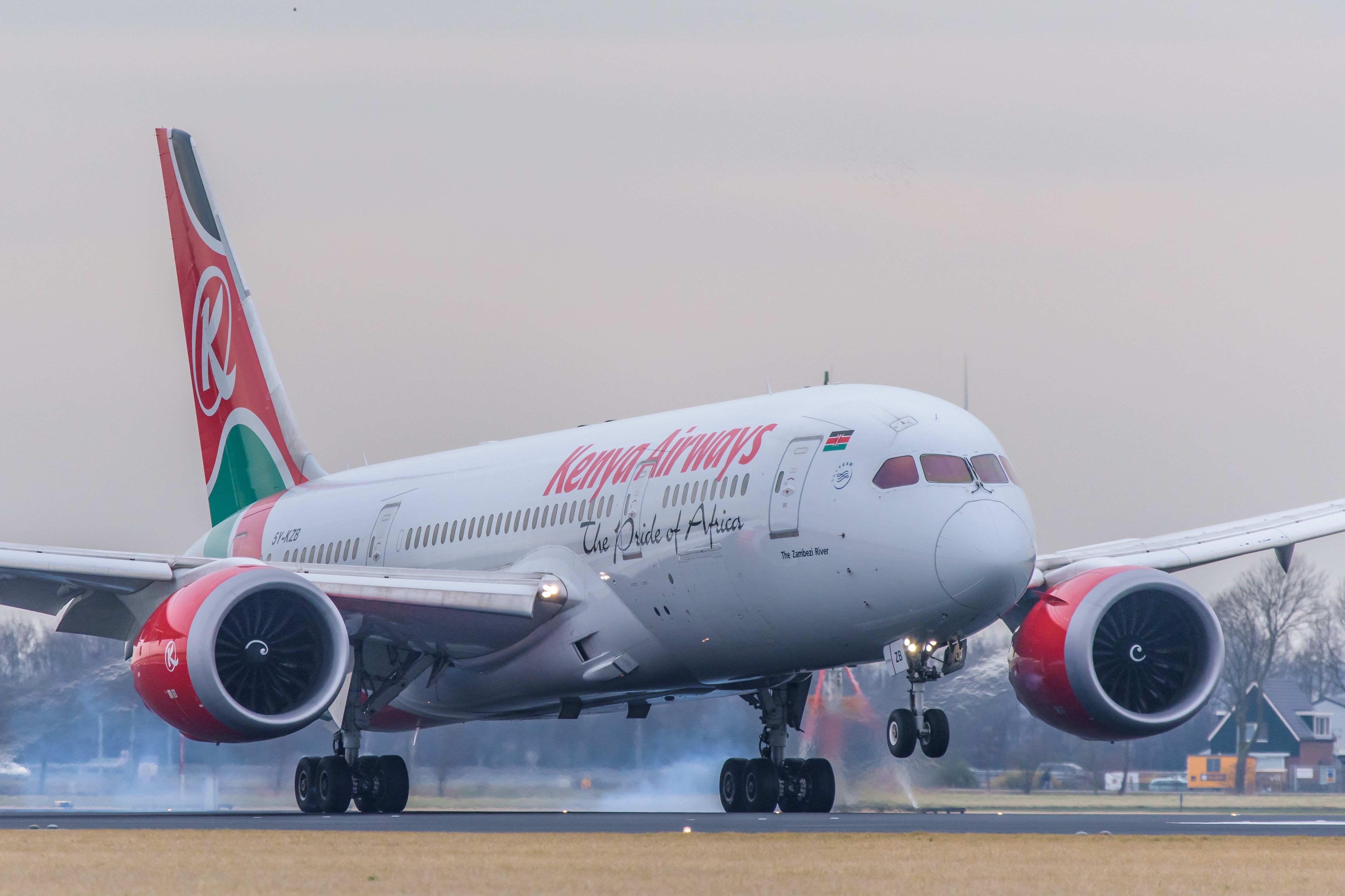 Kenya Airways Boeing 787 landing 