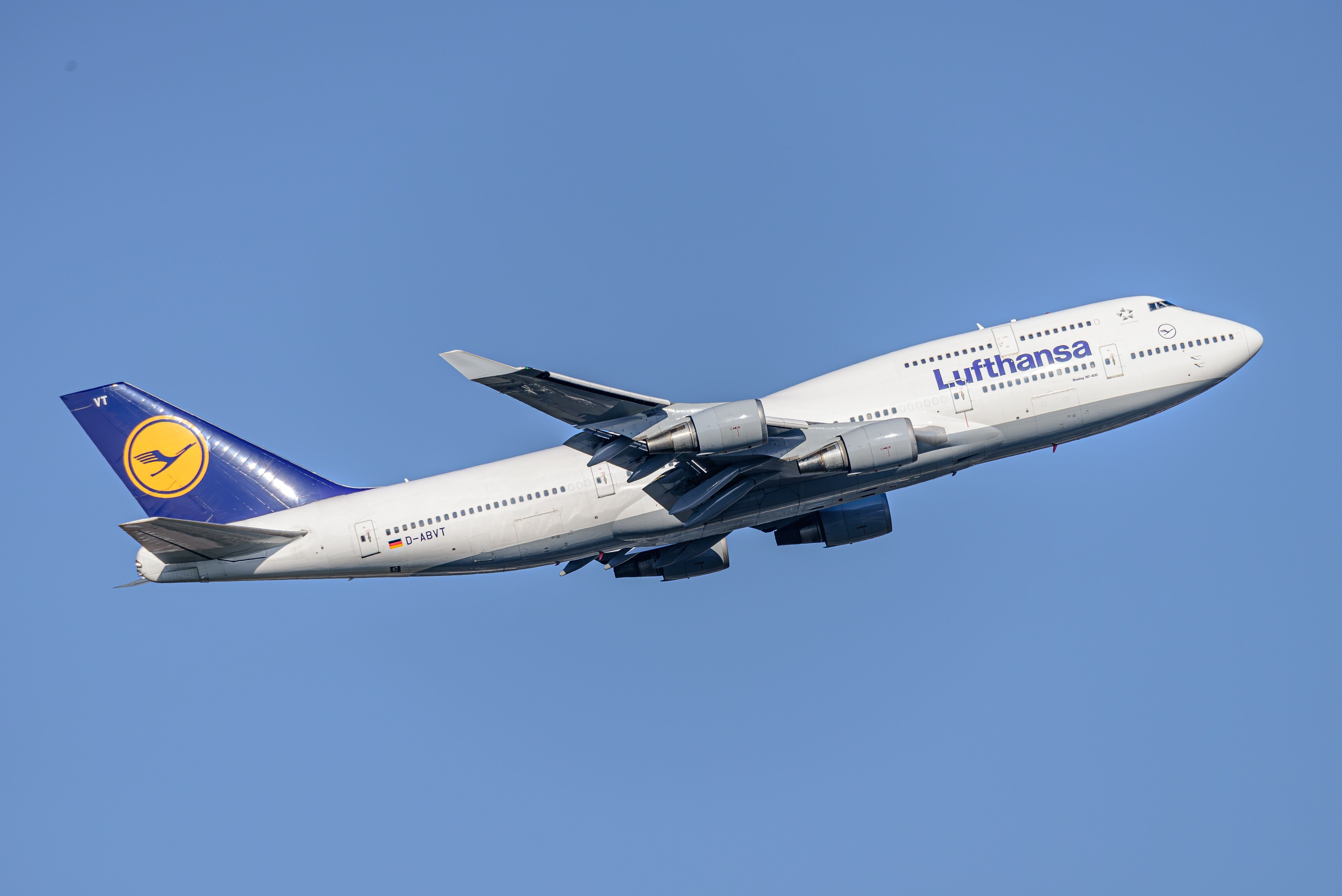 Lufthansa 747-400 taking off