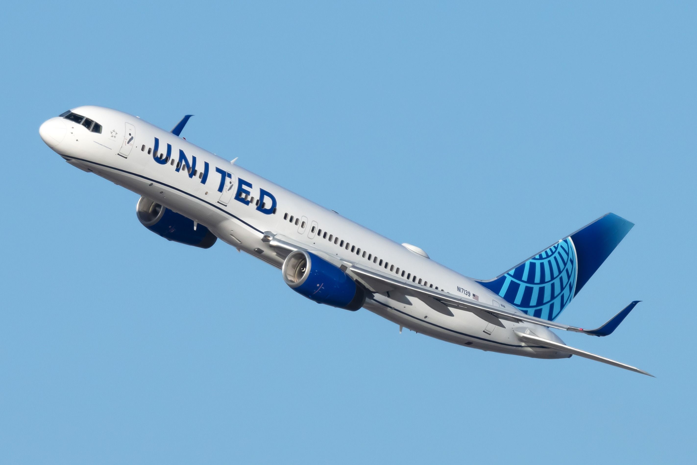  A United Airlines Boeing 757-200 Flying in The Sky.