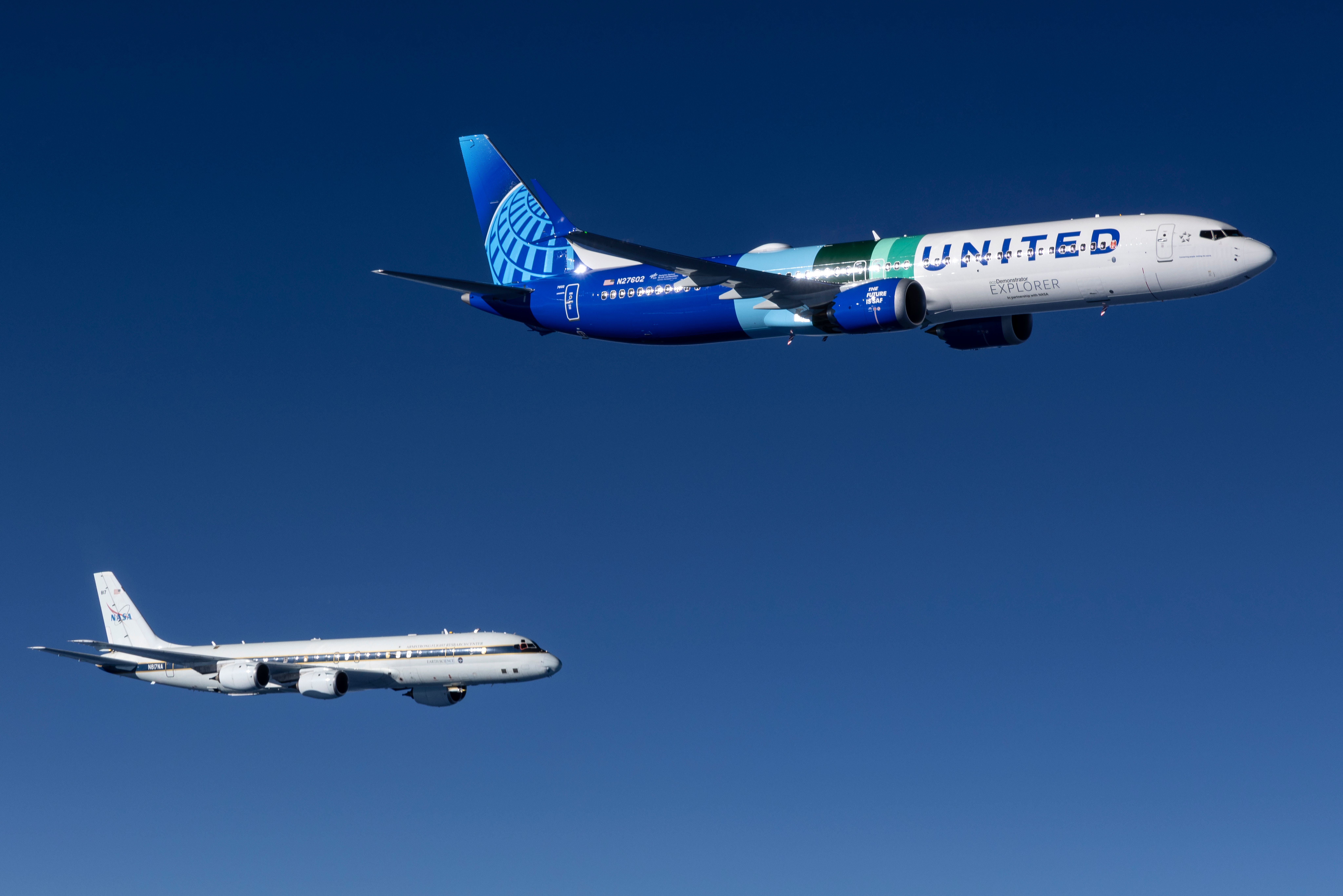 The Boeing United Airlines ecodemonstrator, trailed by NASA's DC-8