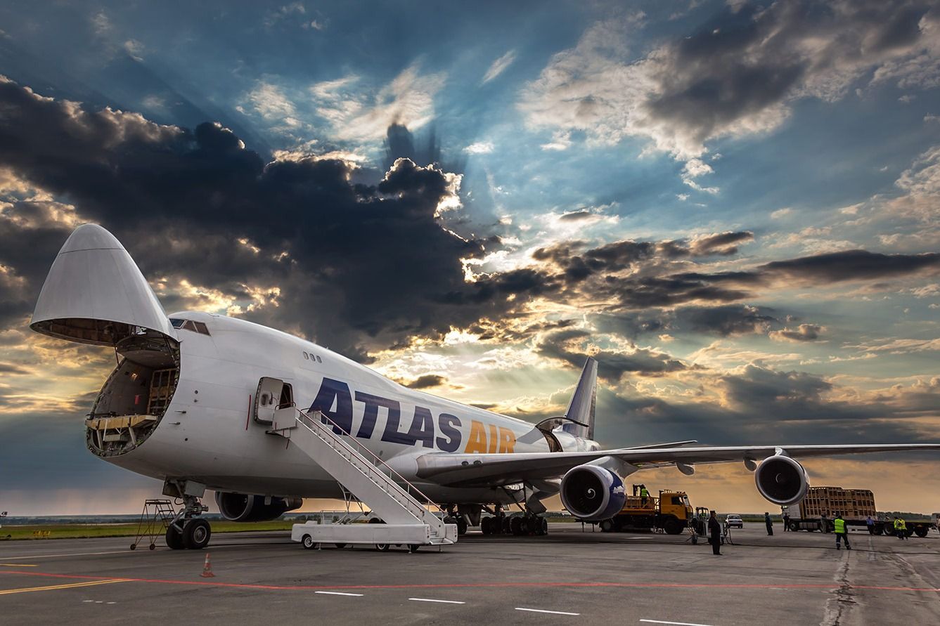 Atlas Air 747 loading cargo