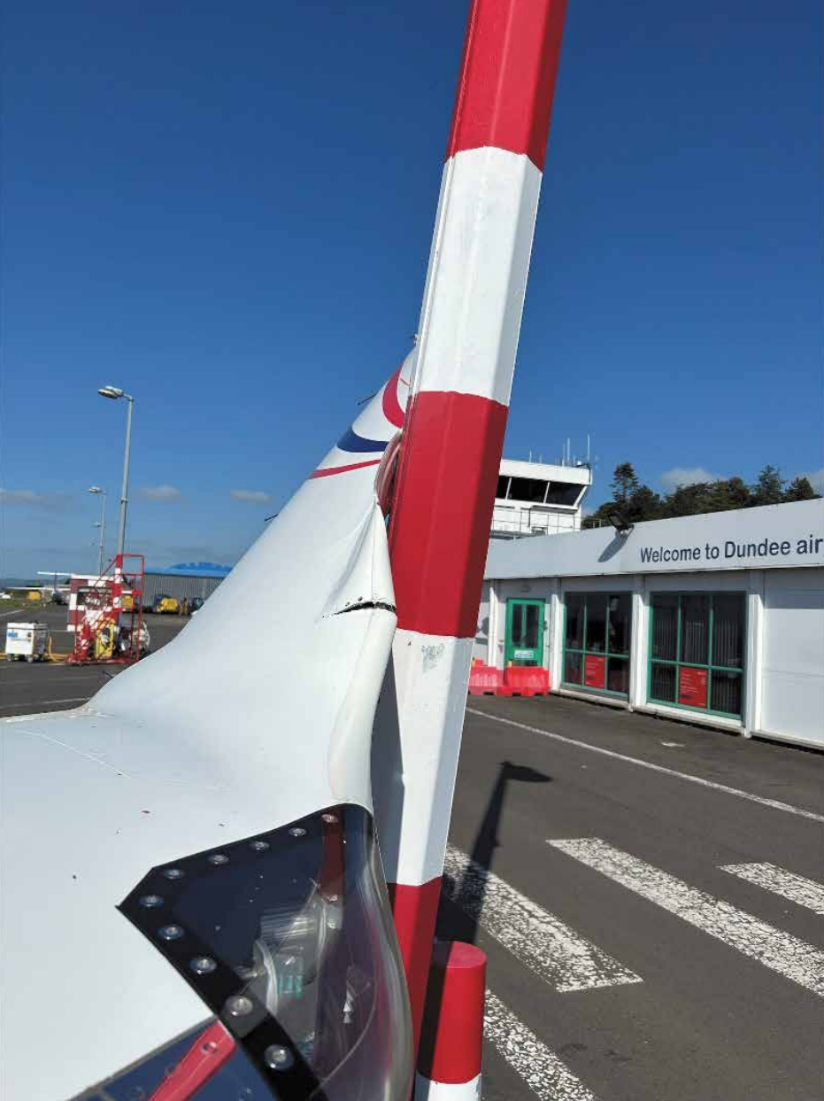 Challenger 350 collision with lamppost