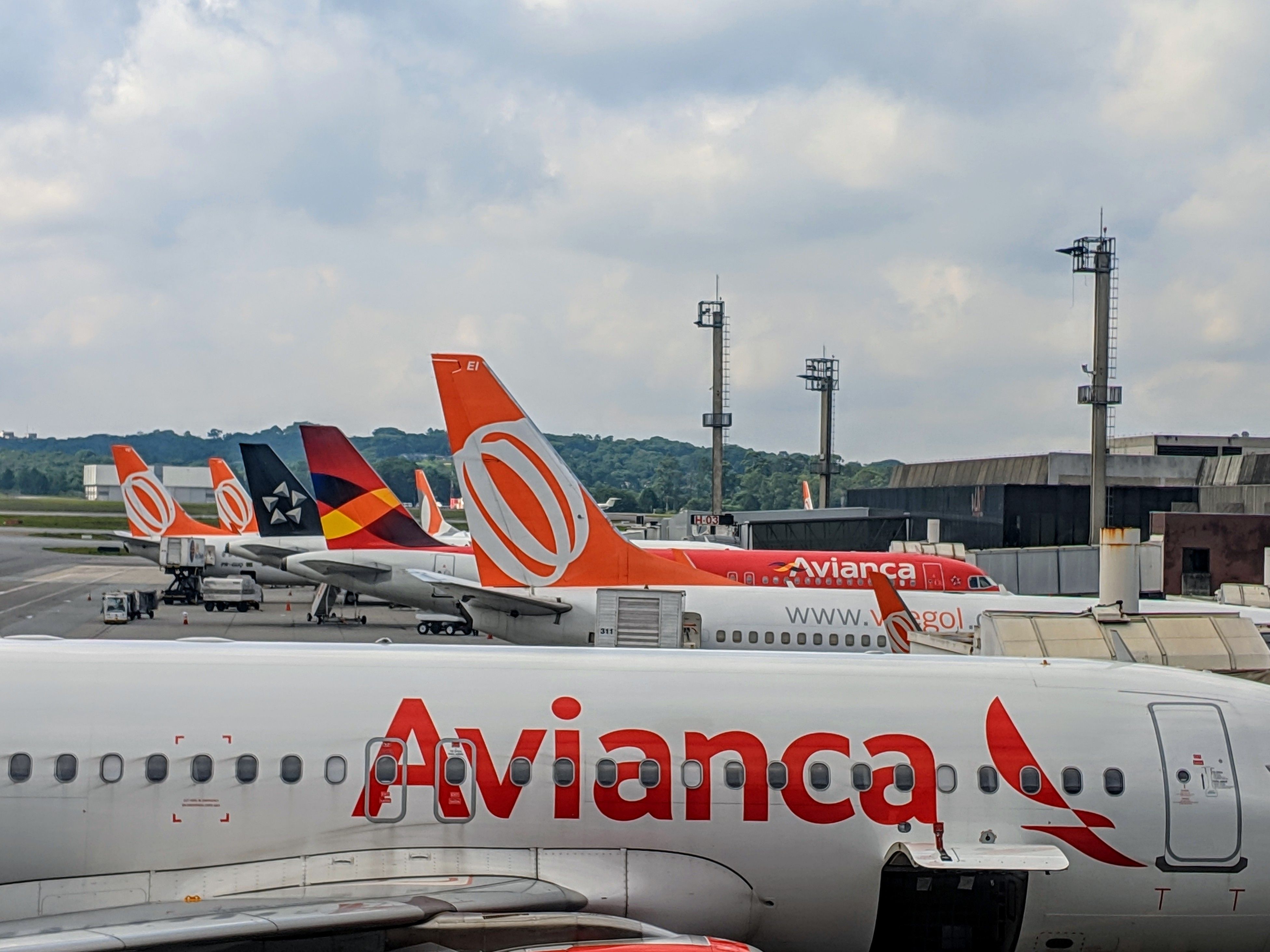 Several Avianca and GOL aircraft in Sao Paulo 