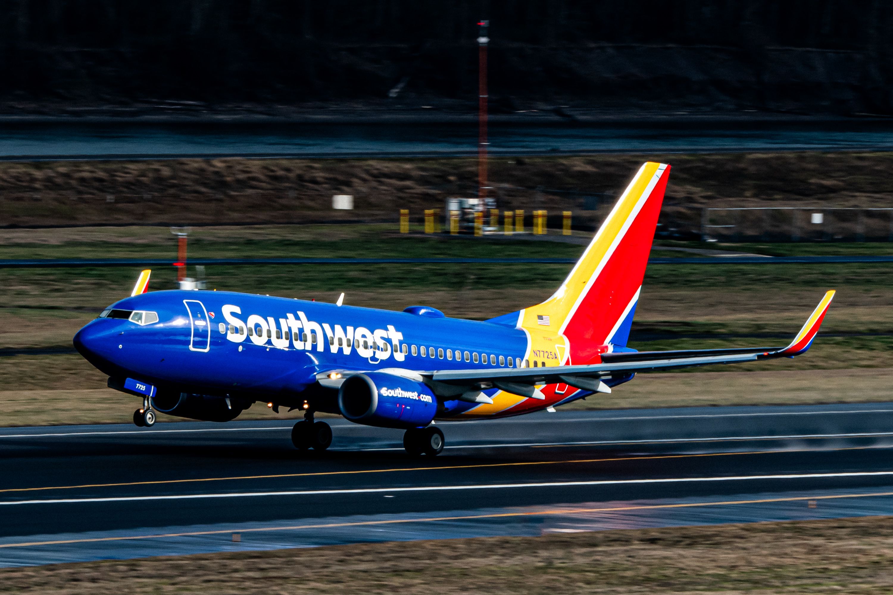 N7725A Rotating From PDX - A Southwest AirLines Boeing 737-700 - 4x6