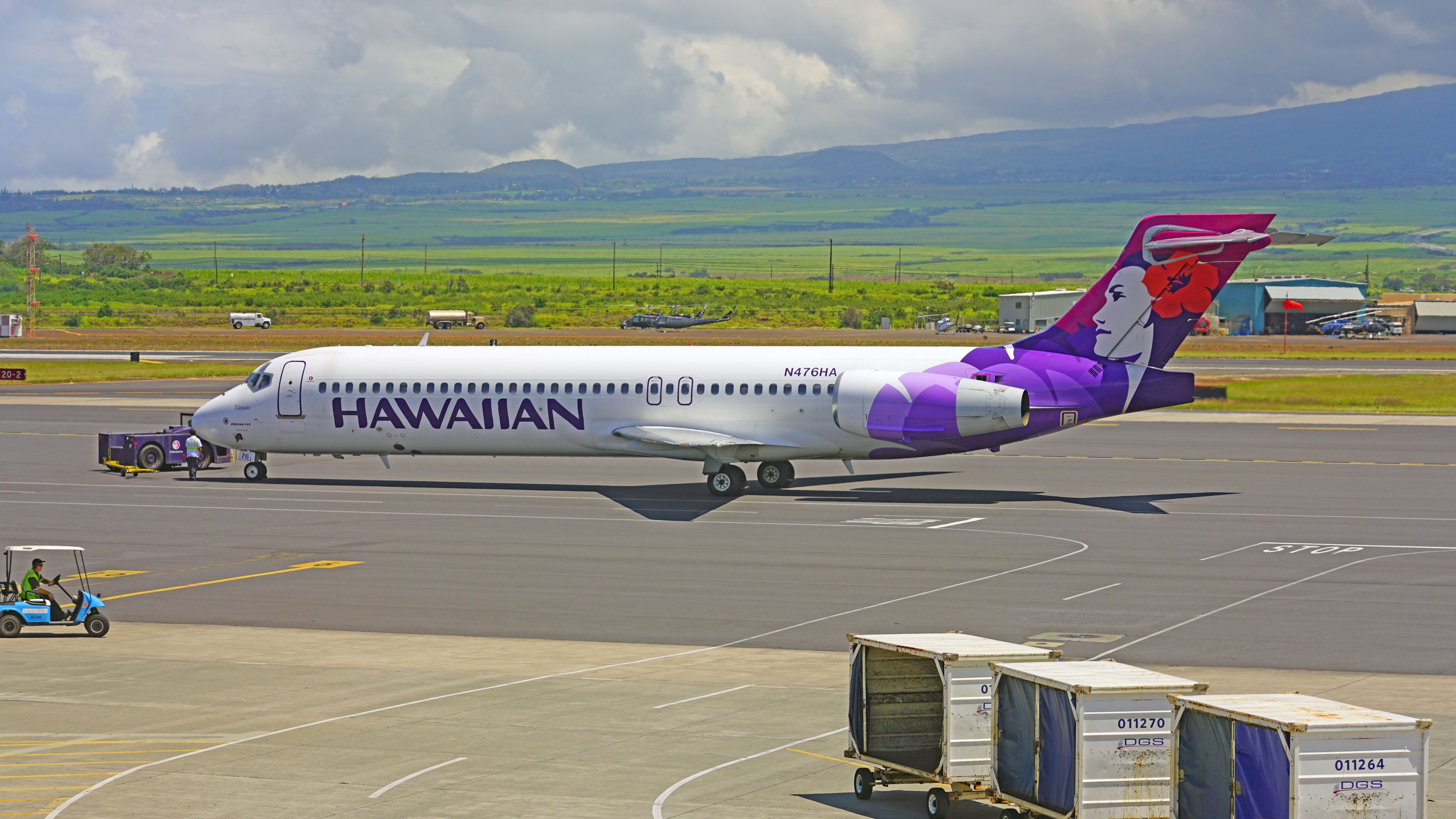 A Hawaiian Airlines Boeing 717 parked at an airport