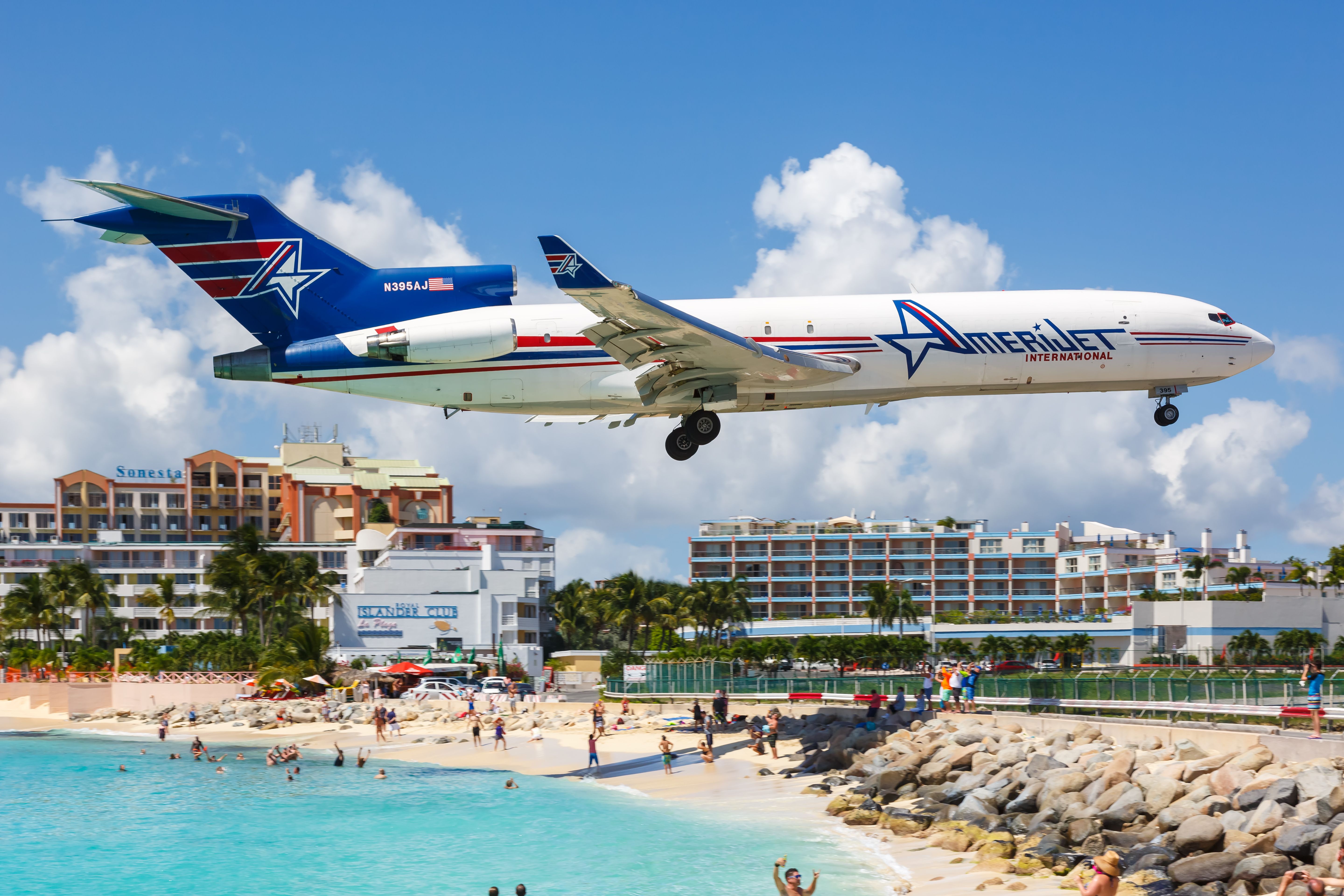 An Amerijet Boeing 727 about to land at Sint Maarten.