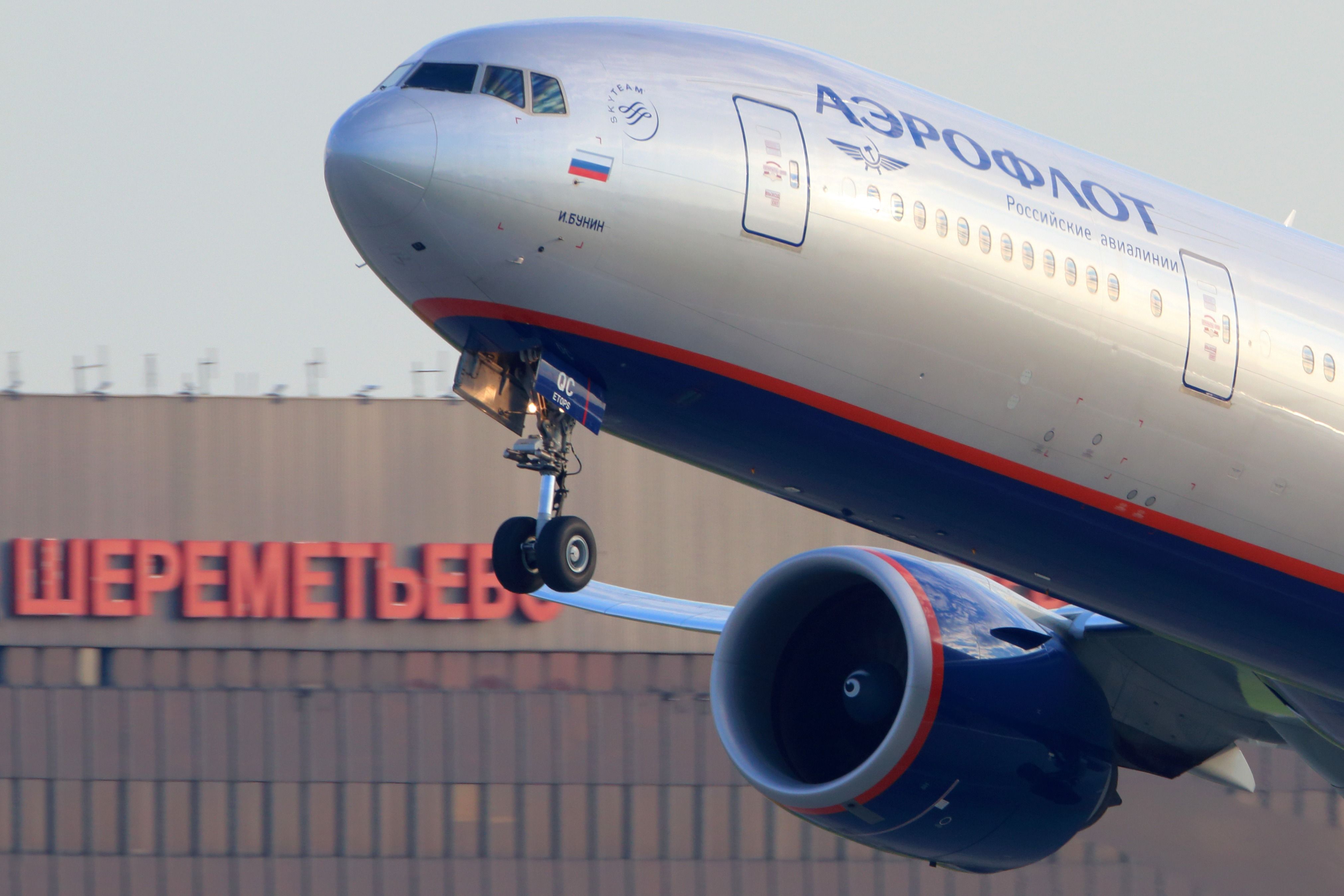 An Aeroflot Boeing 777 just after take off.