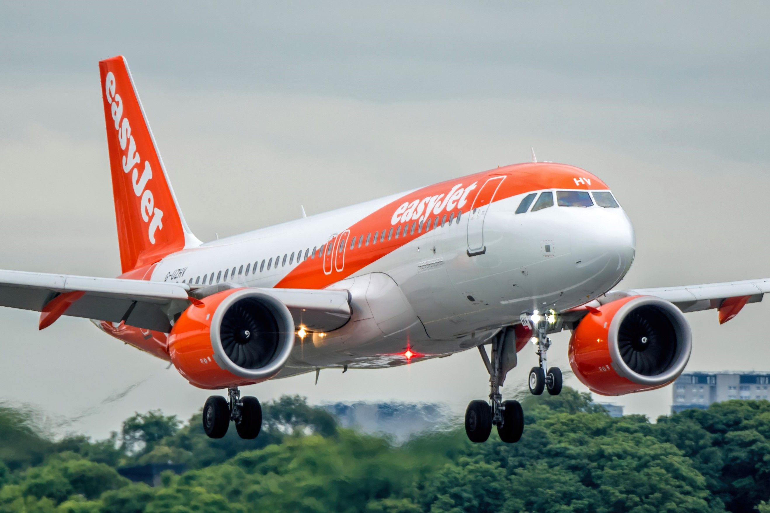AneasyJet Airbus A320neo about to land