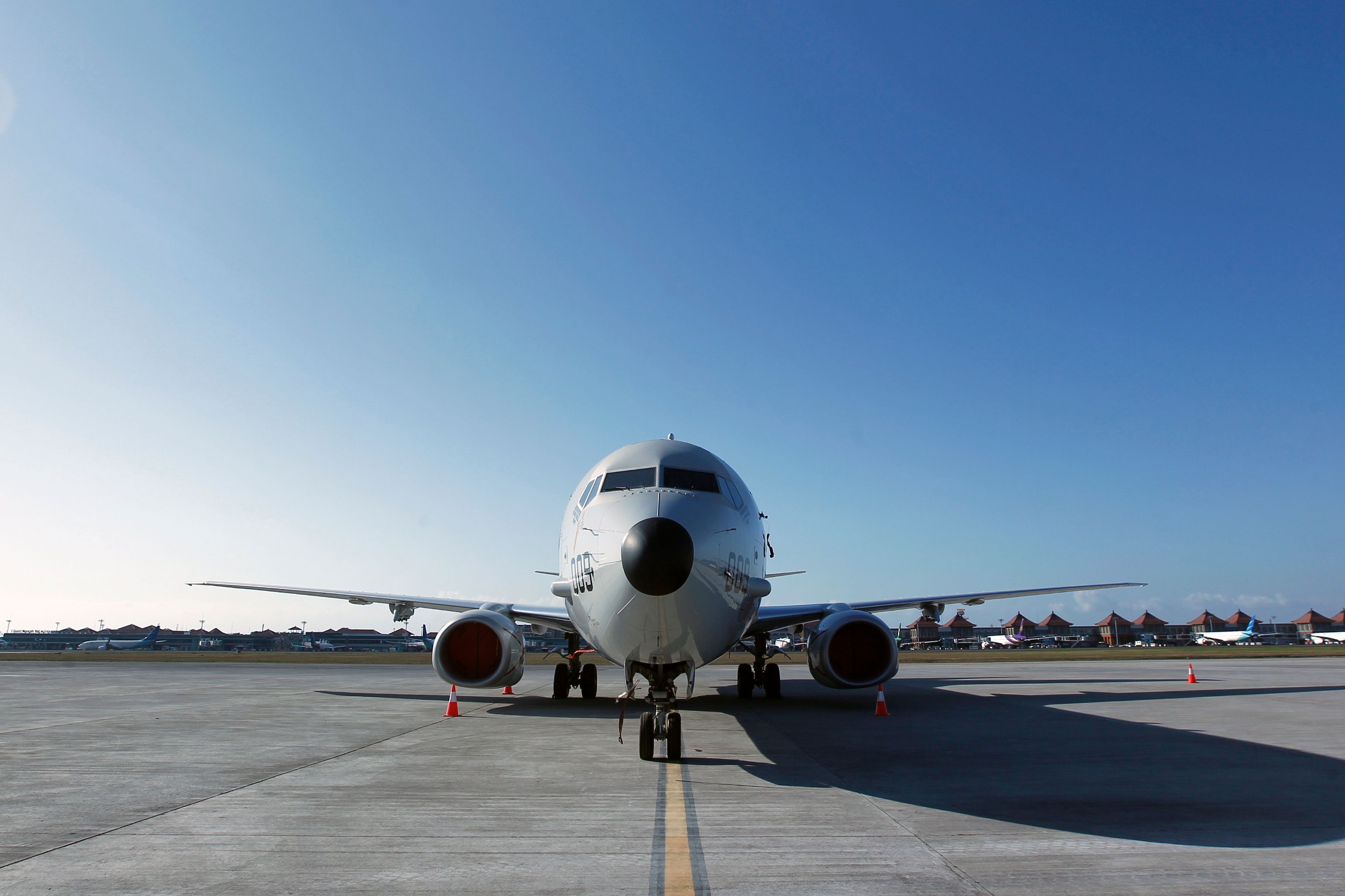 Boeing P-8 Poseidon Front Profile