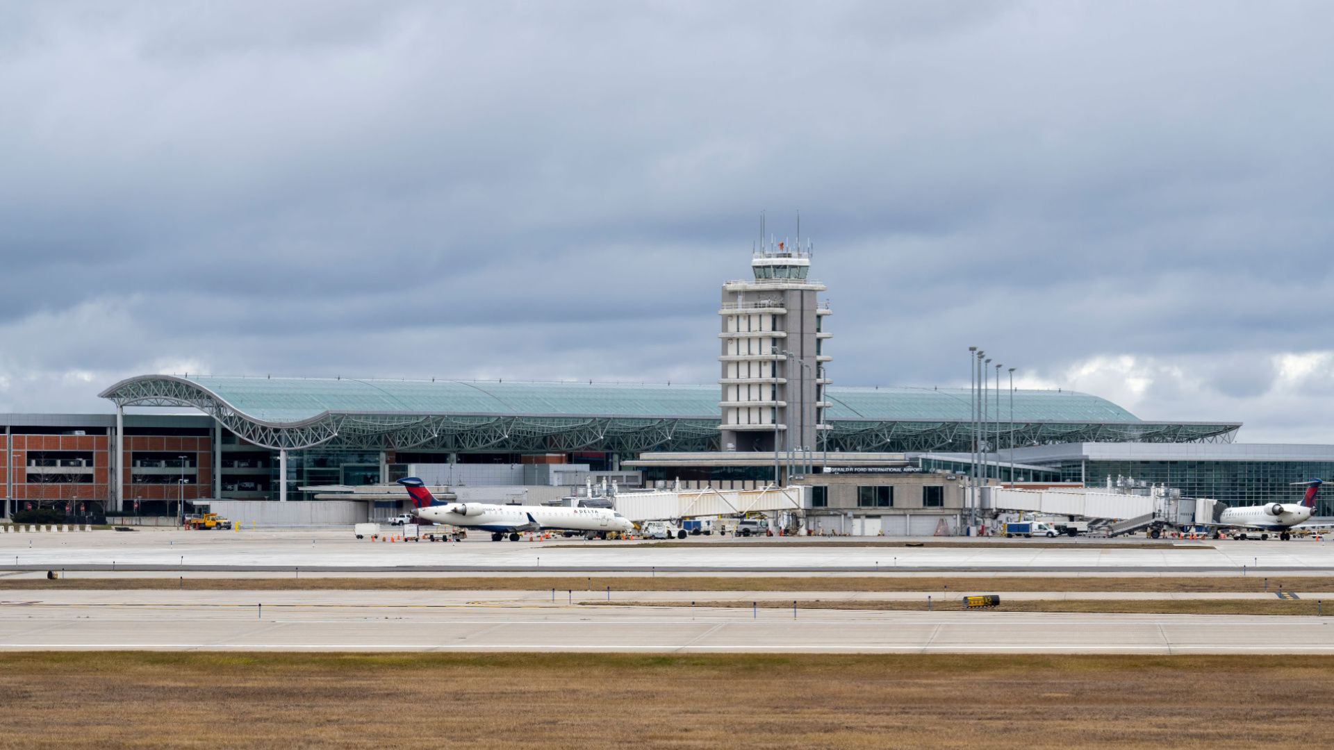 Grand rapids airport hotsell