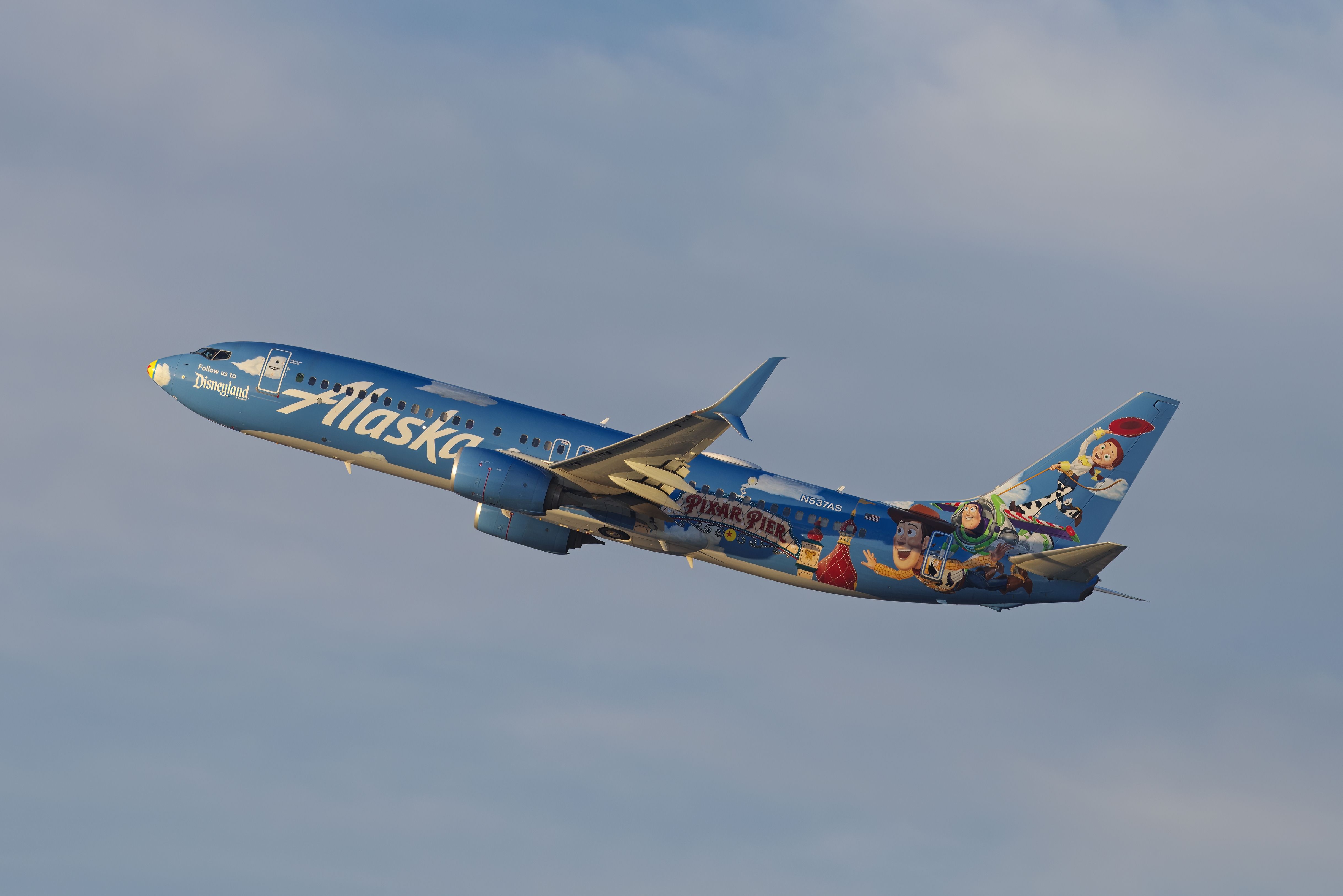 Alaska Airlines Boeing 737-890 “Friendship and Beyond at the Disneyland Resort” N537AS.