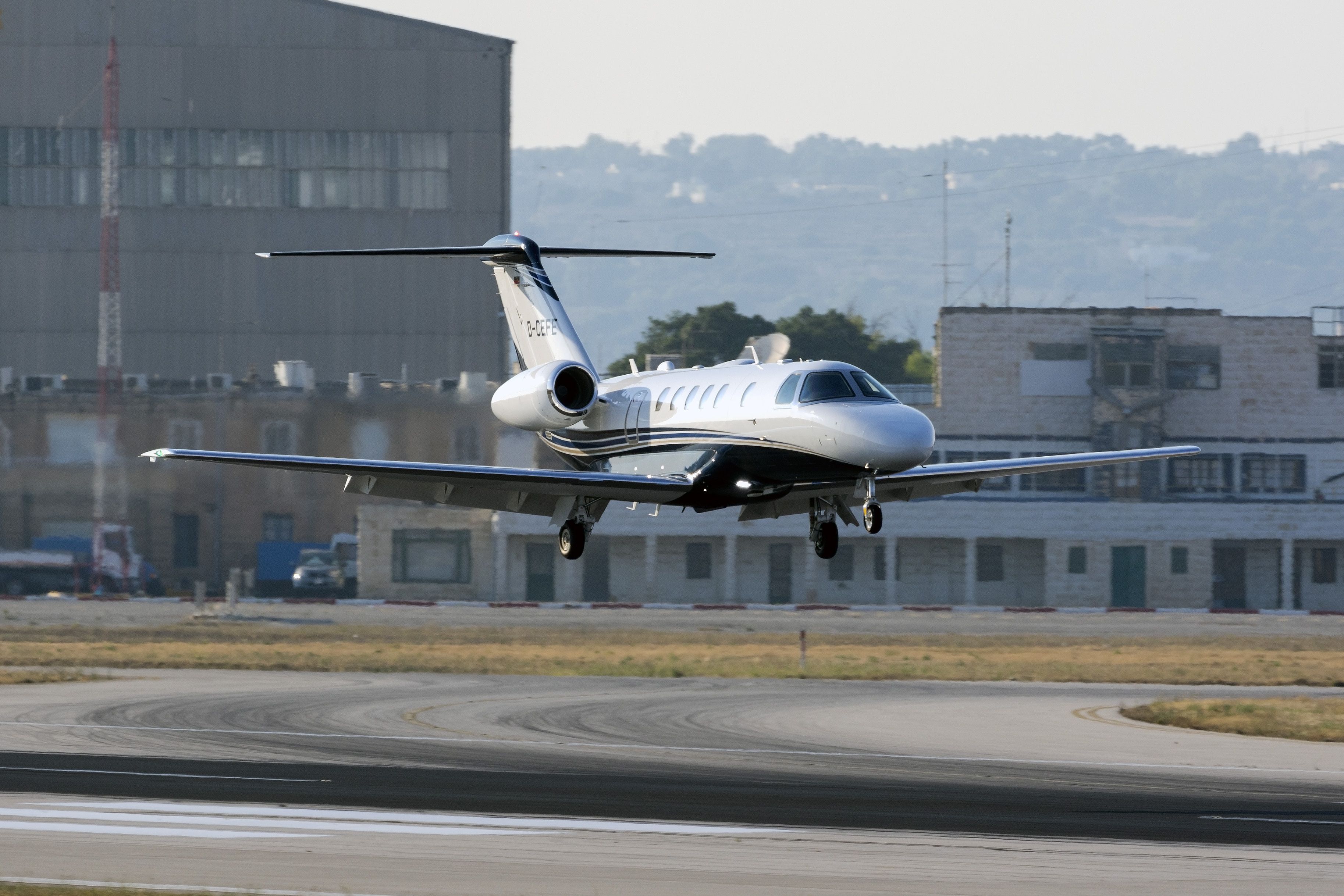 A Cessna Citationjet CJ4 about to land.