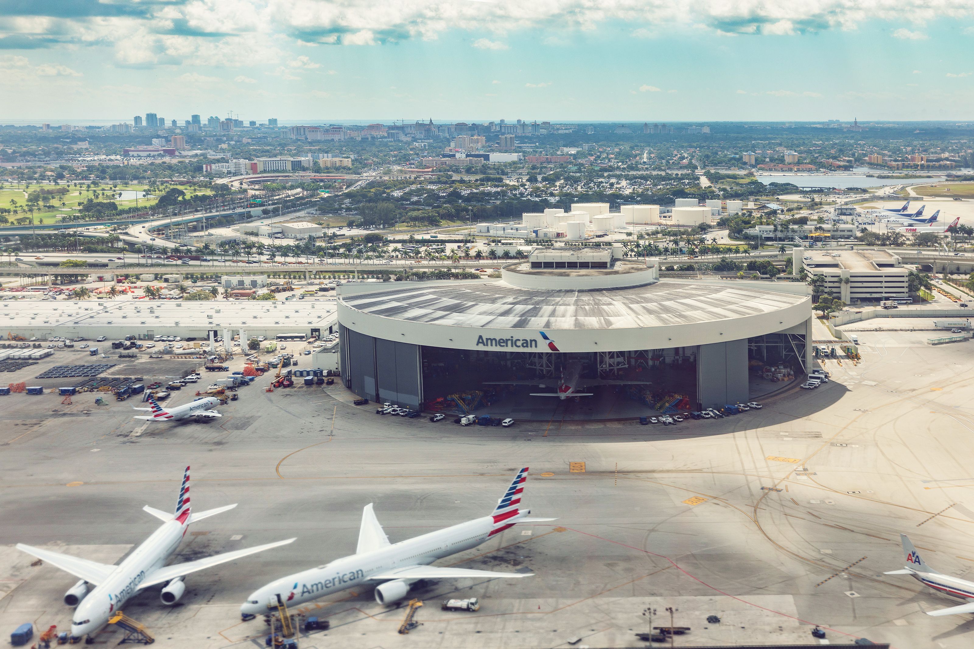 American Airlines Planes & Hangar In Miami