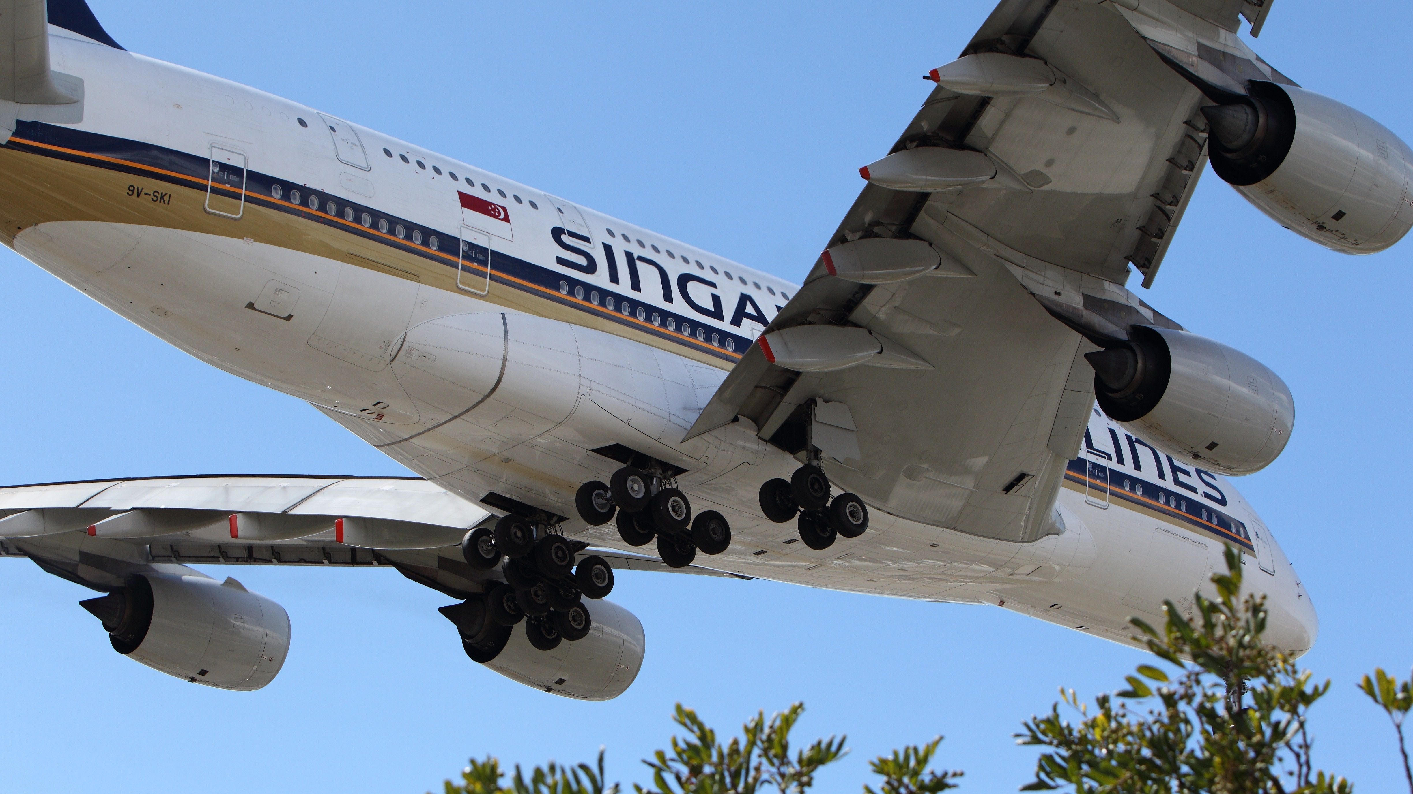 Singapore Airlines A380 landing1