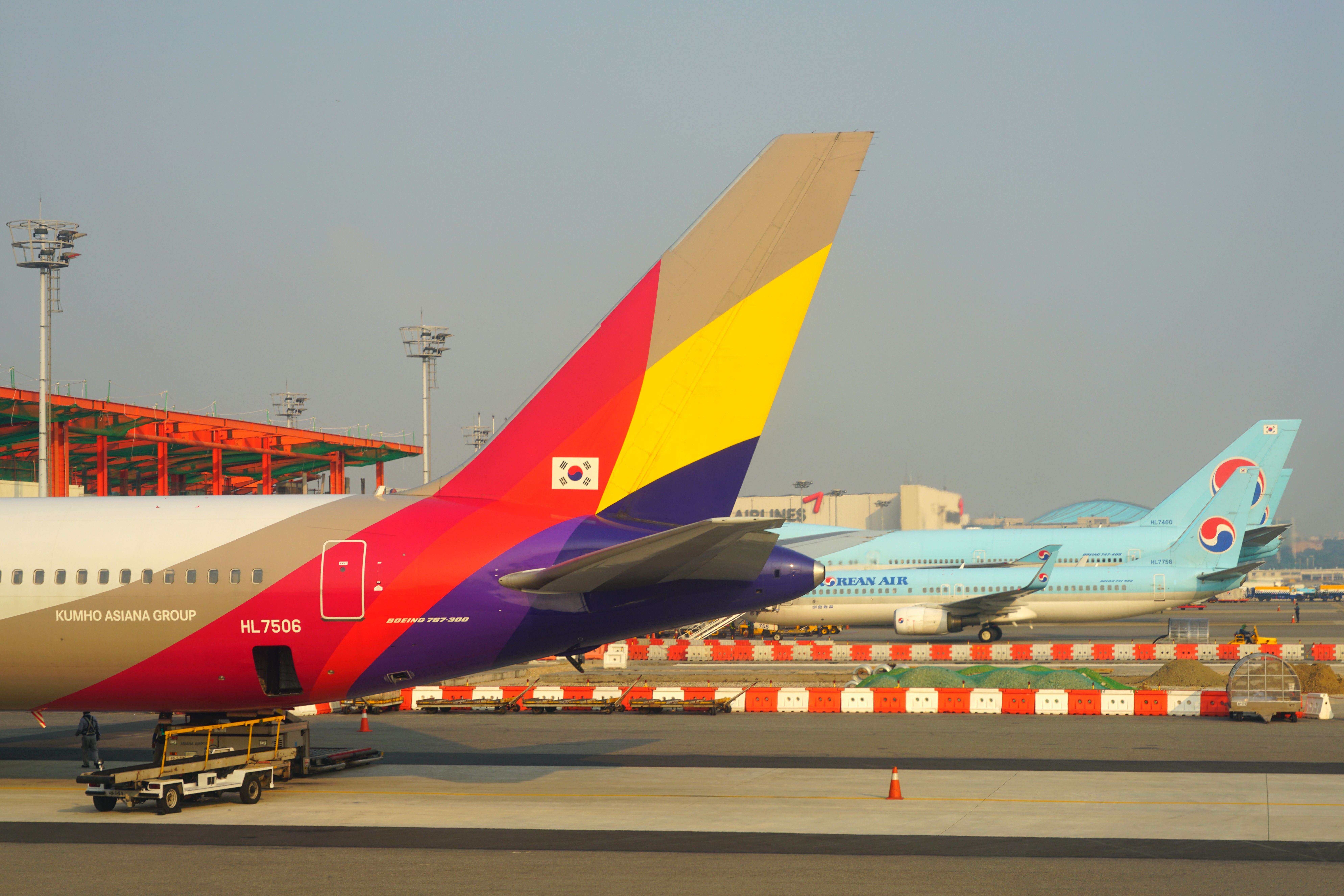 Tails of an Asiana Airlines aircraft (front) and a Korean Air aircraft (back) 