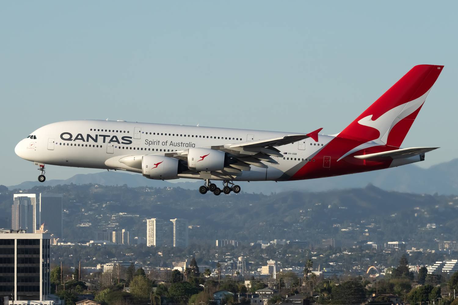 VH-OQB Qantas Airbus A380-842 (1)