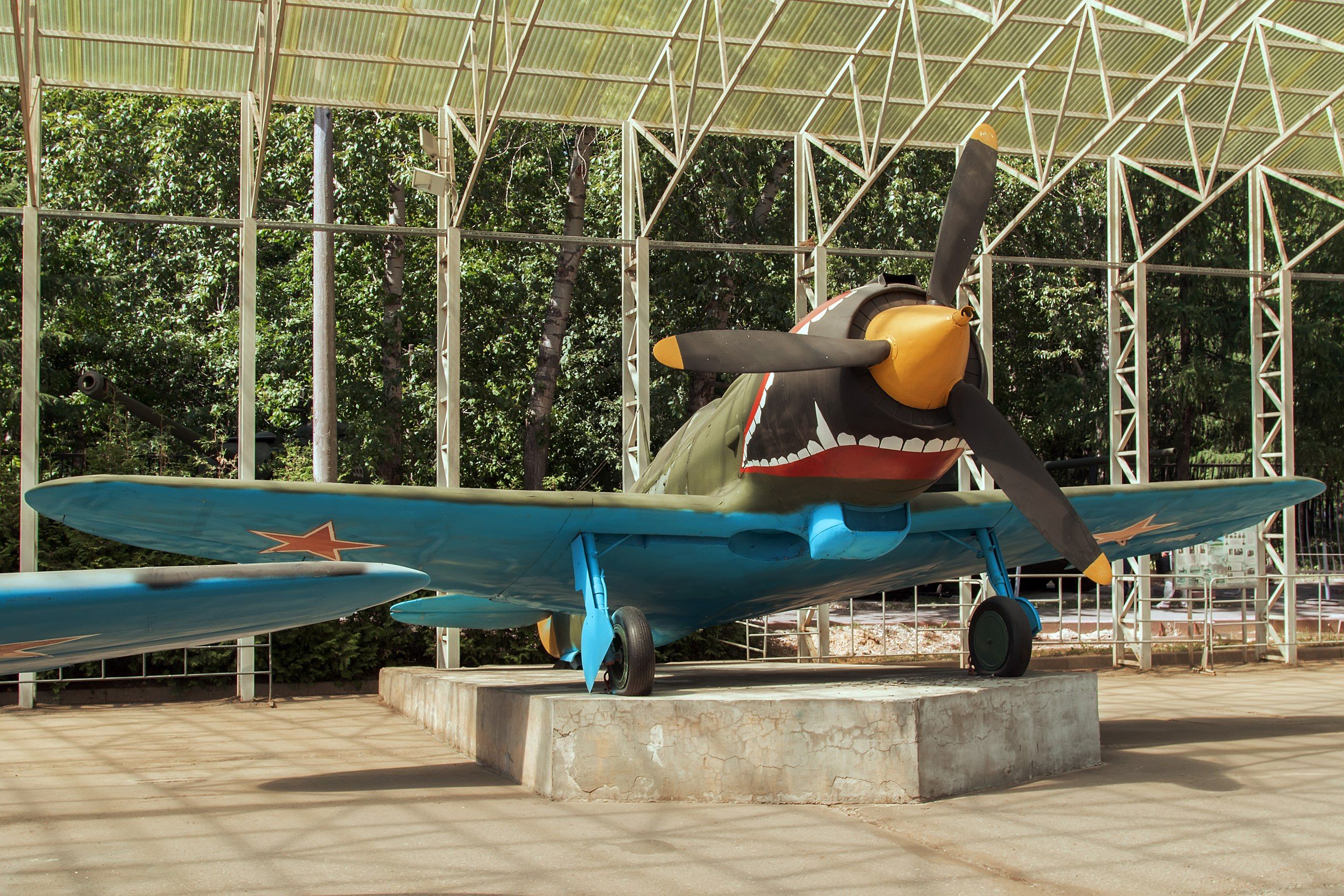 2560px-Lavochkin_La-5_in_the_Great_Patriotic_War_Museum_5-jun-2014_Front