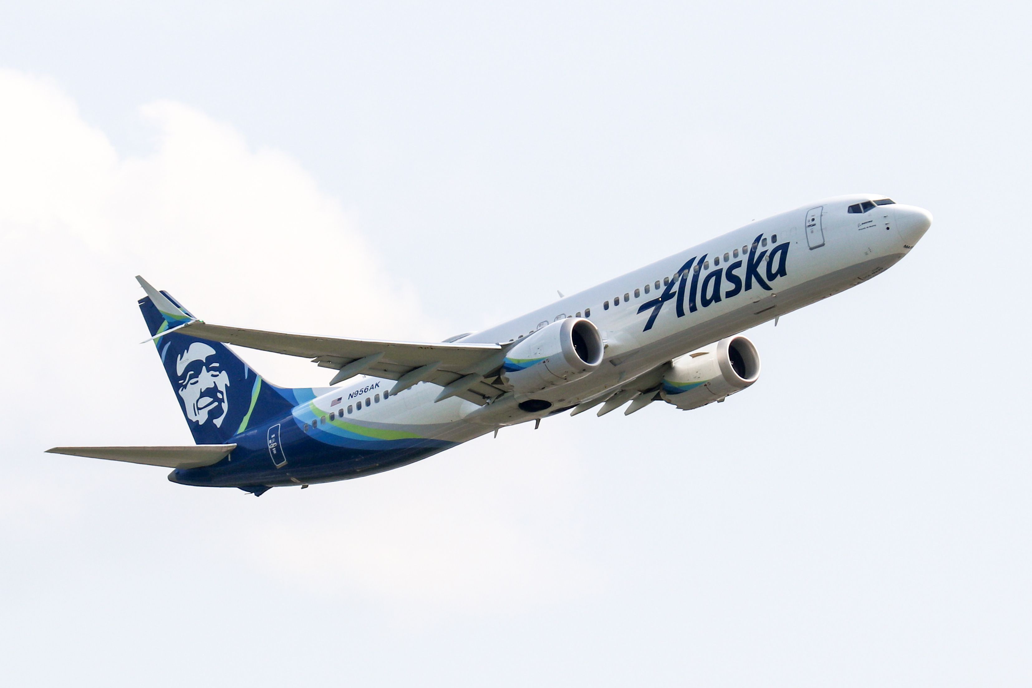 Alaska Airlines 737 Max 9 departing BOS - N956AK - 4x6