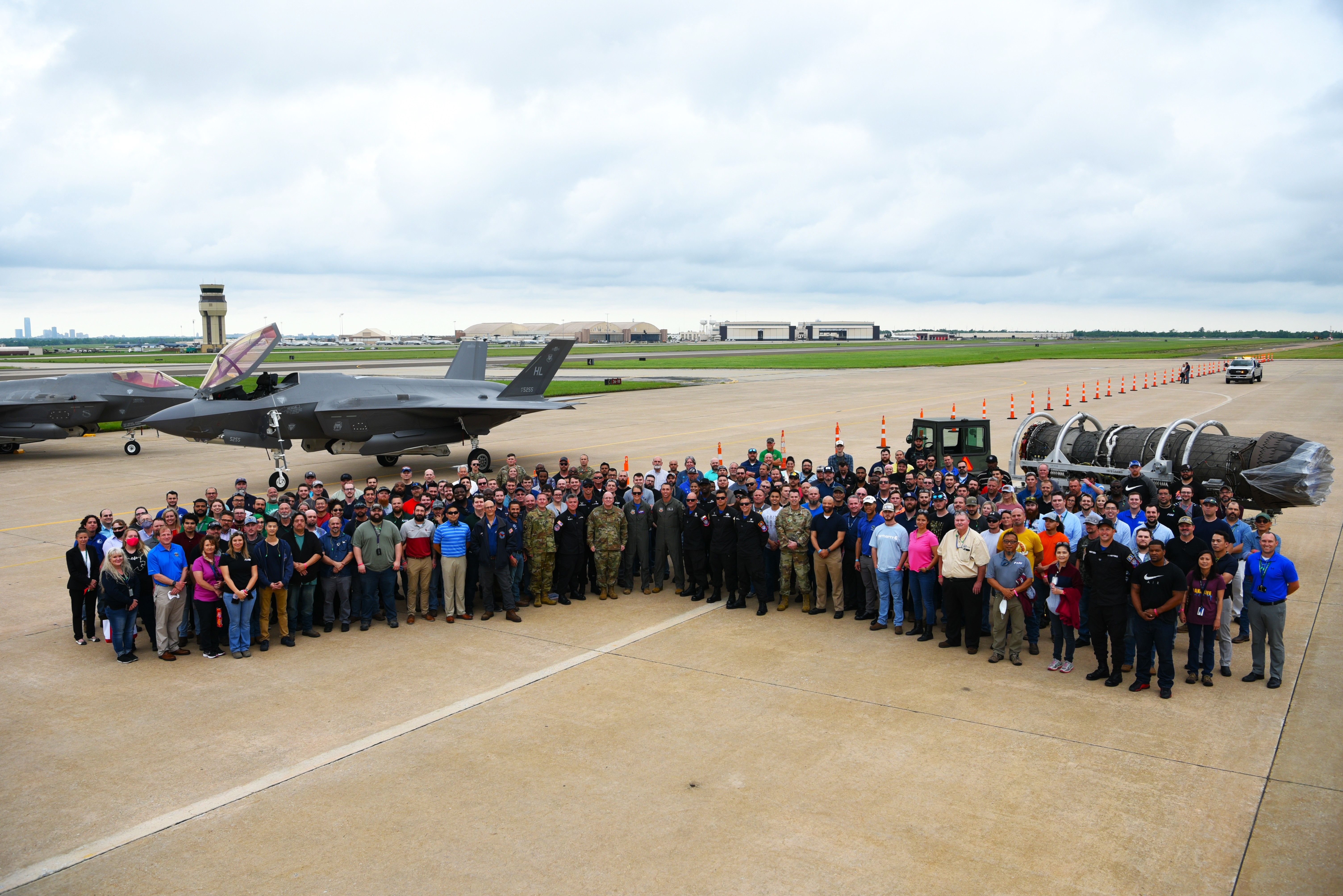 6705742 (16x9) - F-35 Demo Team meets F135 Engine Team [Image 2 of 8] - US Air Force people, F-35 and F-135 Turbofan