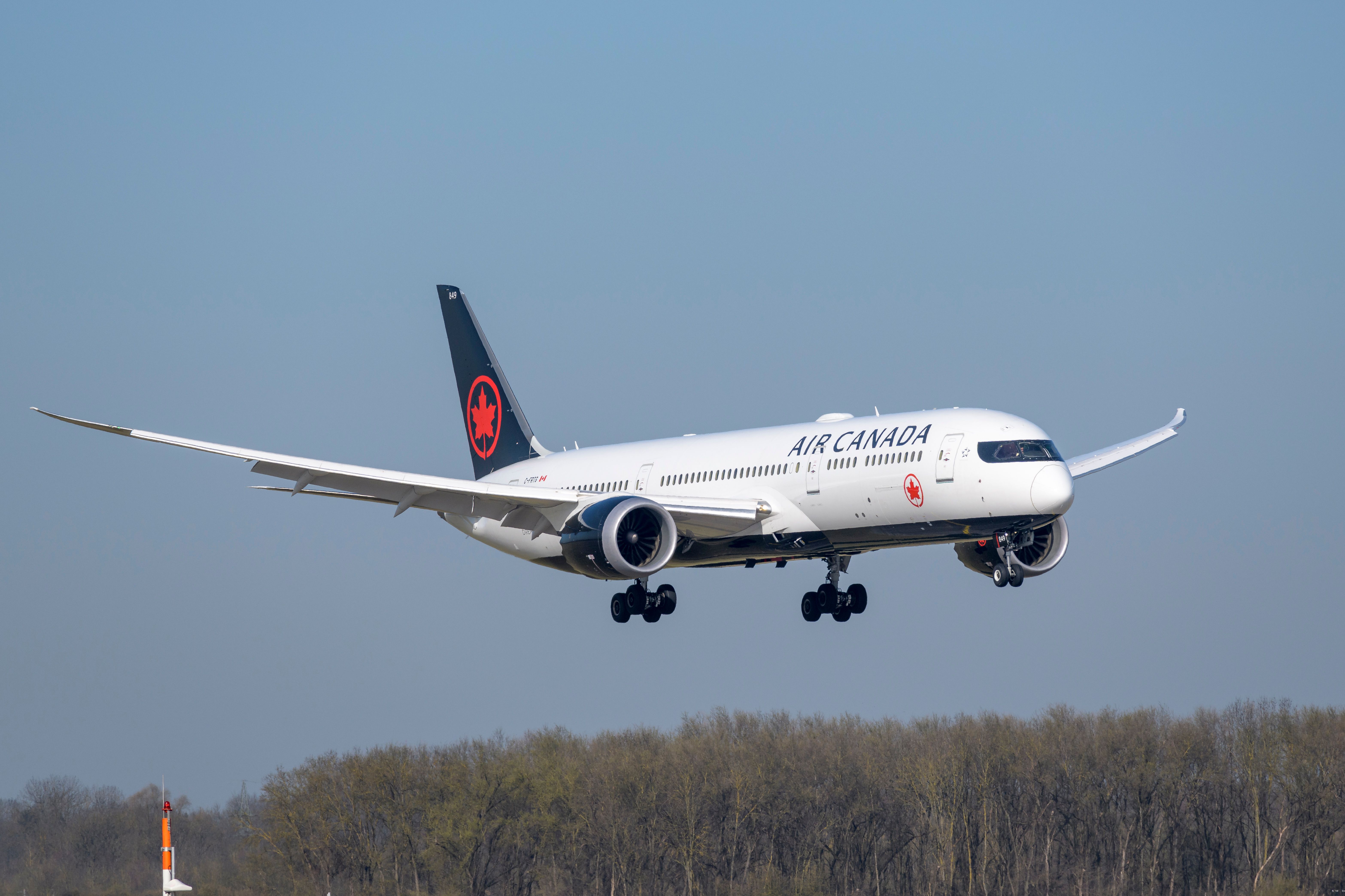 Air Canada Boeing 787 landing at Munich Airport MUC
