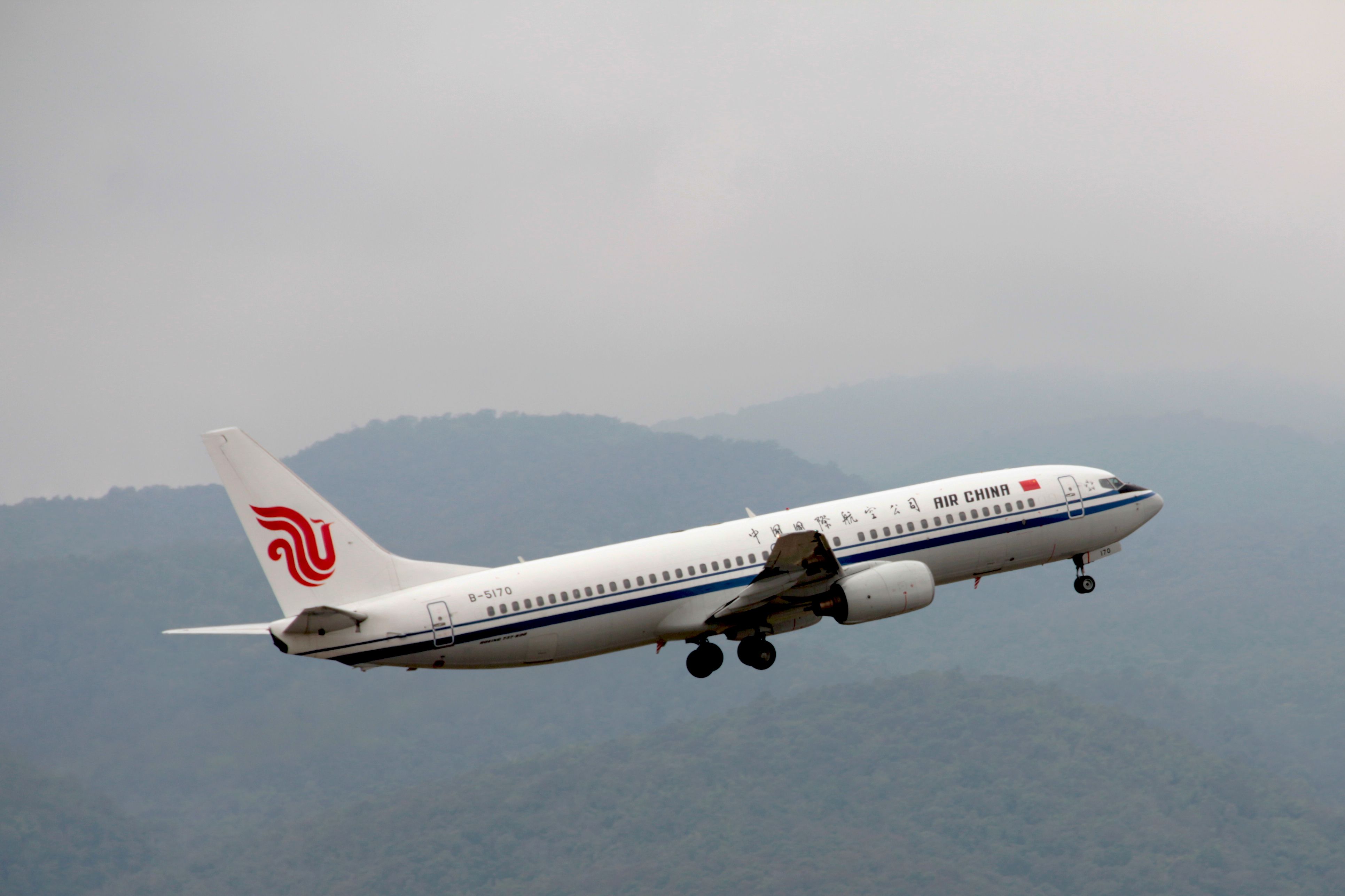 Air China Boeing 737-800 departing BKK shutterstock_1062860357