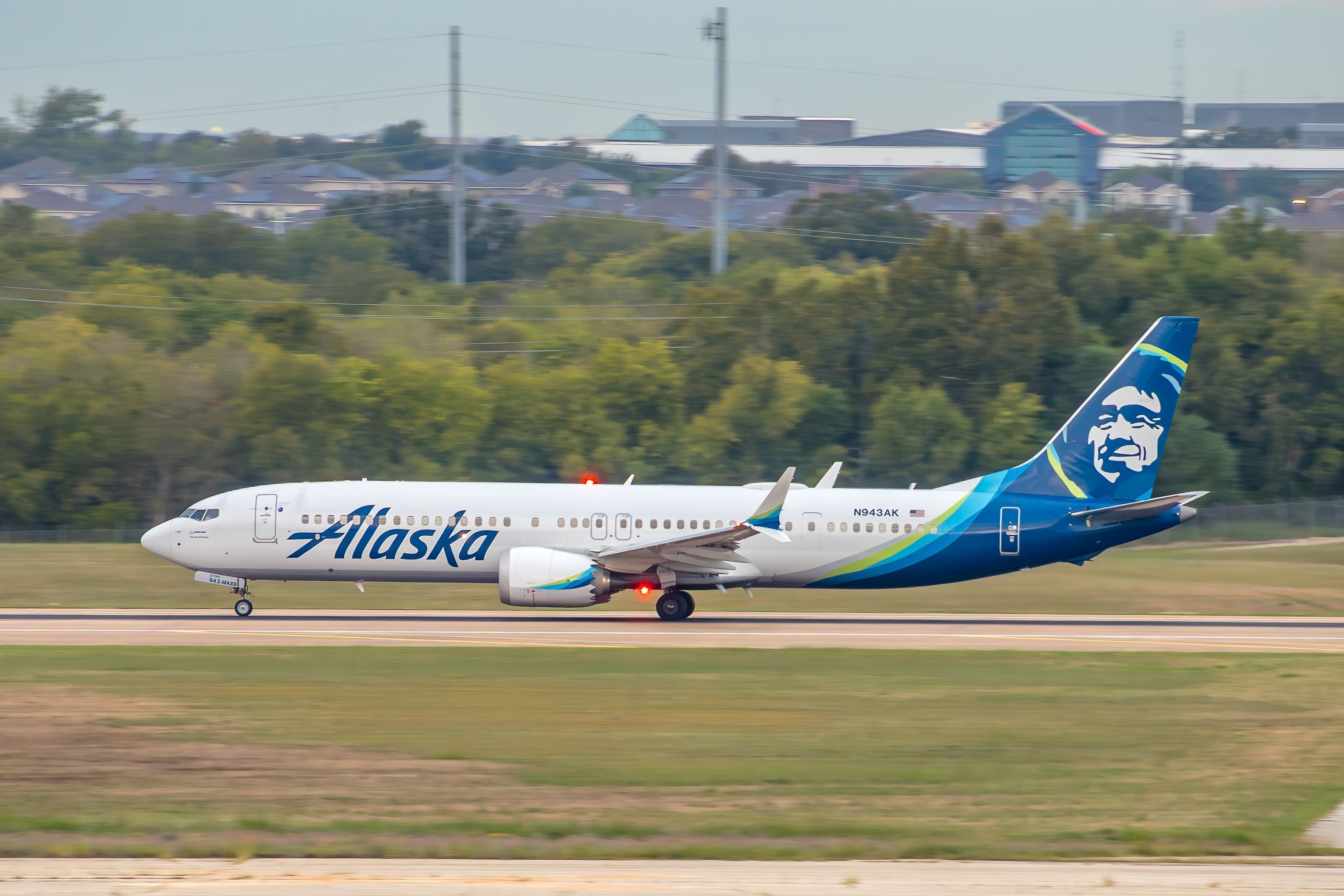 Alaska Airlines Boeing 737 MAX 9 landing at Austin-Bergstrom International Airport AUS