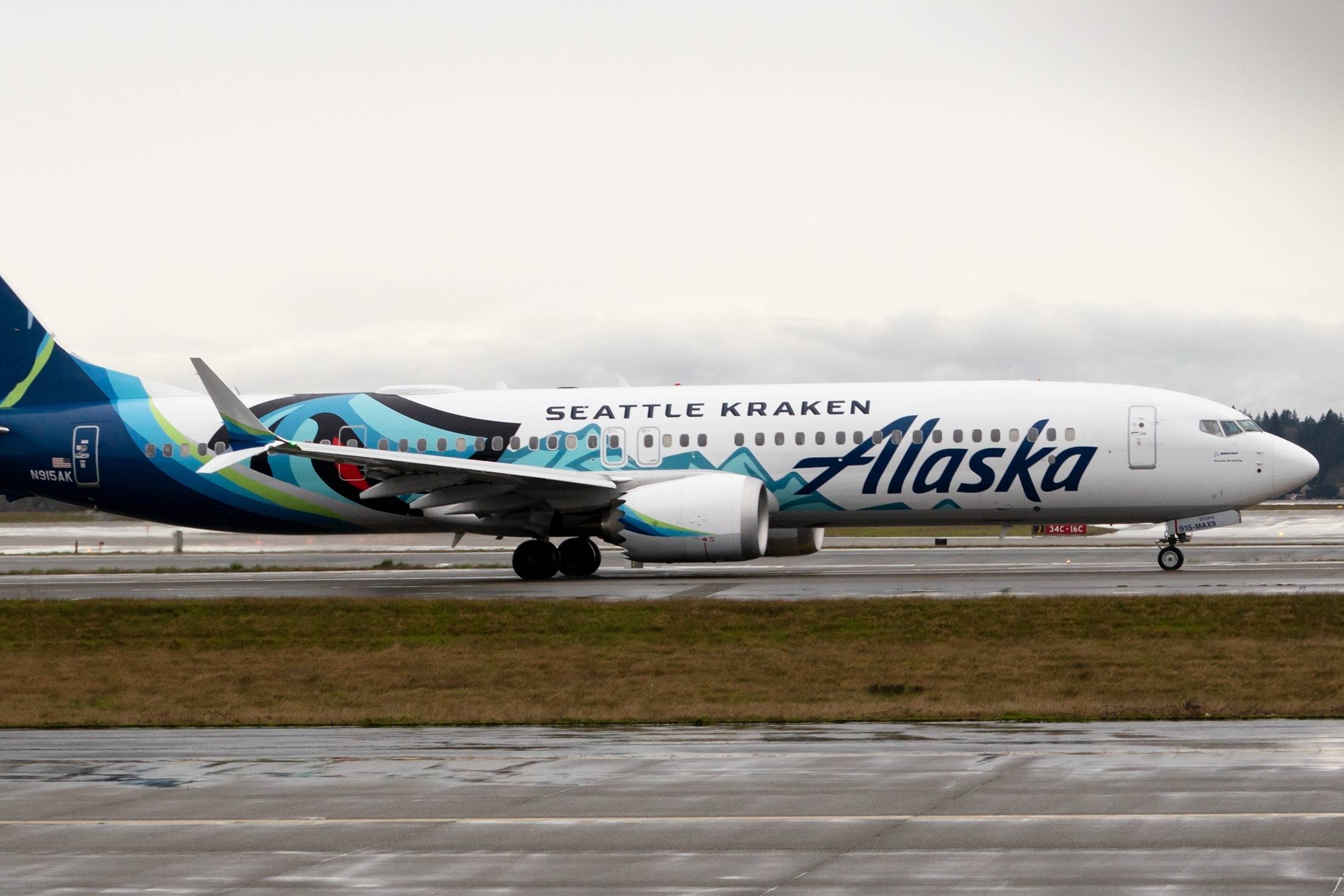 Boeing House Modello Aereo 737 MAX 9 In Scala 1:200 – Dettagliato Con Motori Rotanti E Carrello Incluso