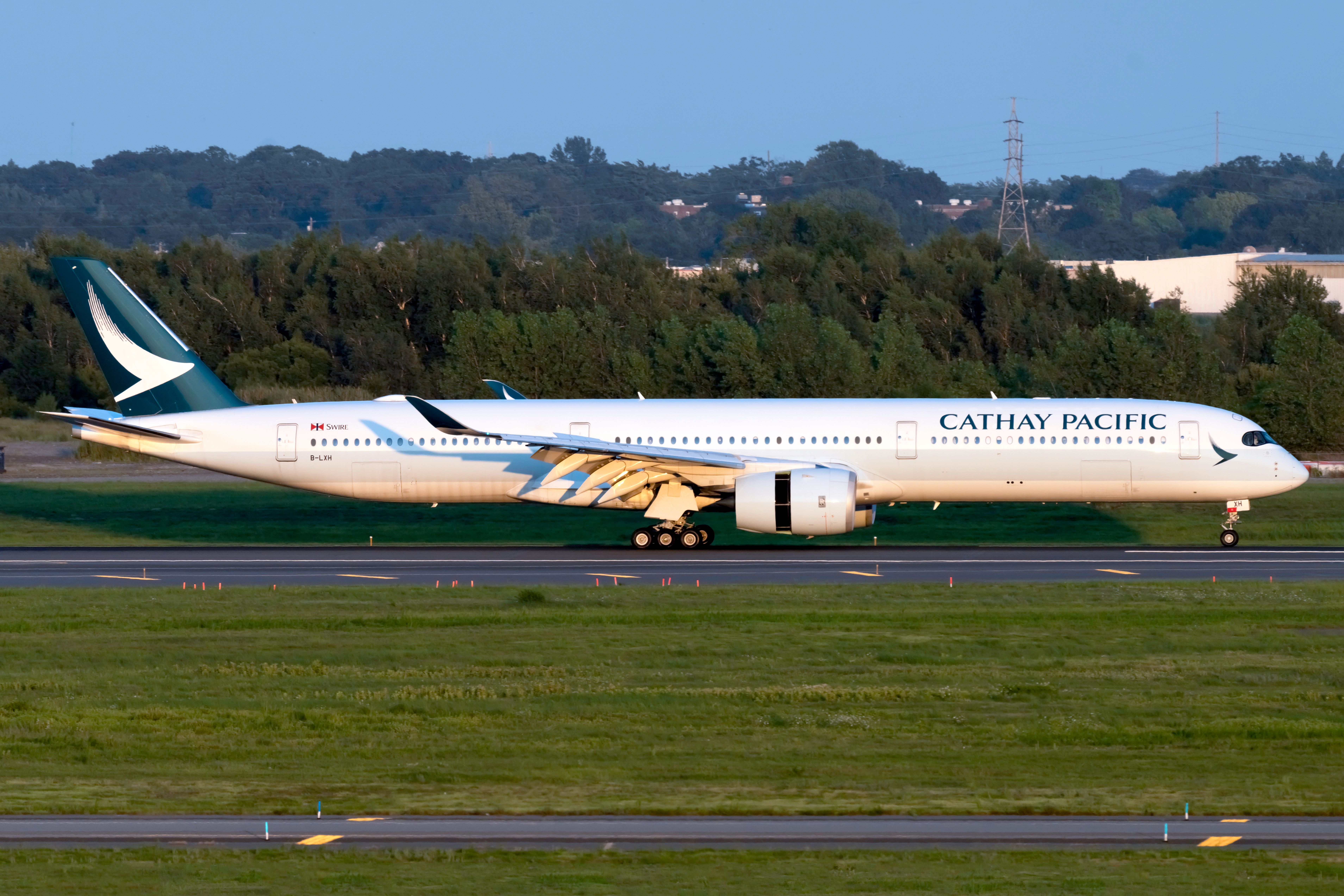 A Cathay Pacific Airbus A350-1041 registered B-LXH