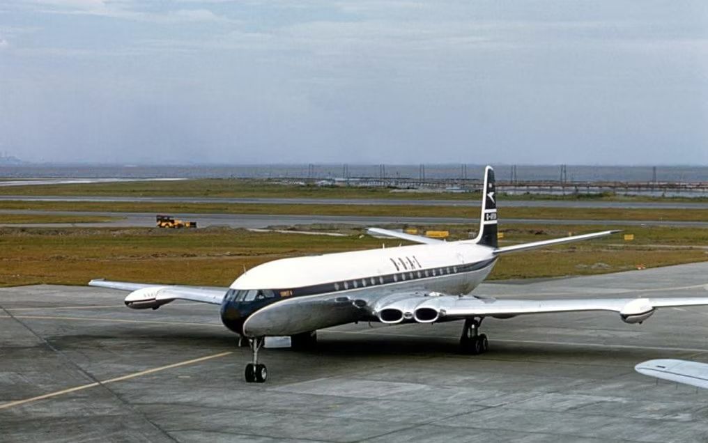 A BOAC Comet on an airport apron.