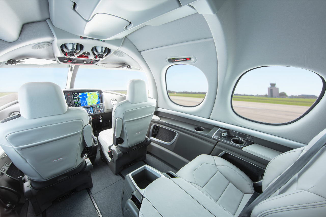 Cirrus Vision Jet Interior center console (thumbnail)