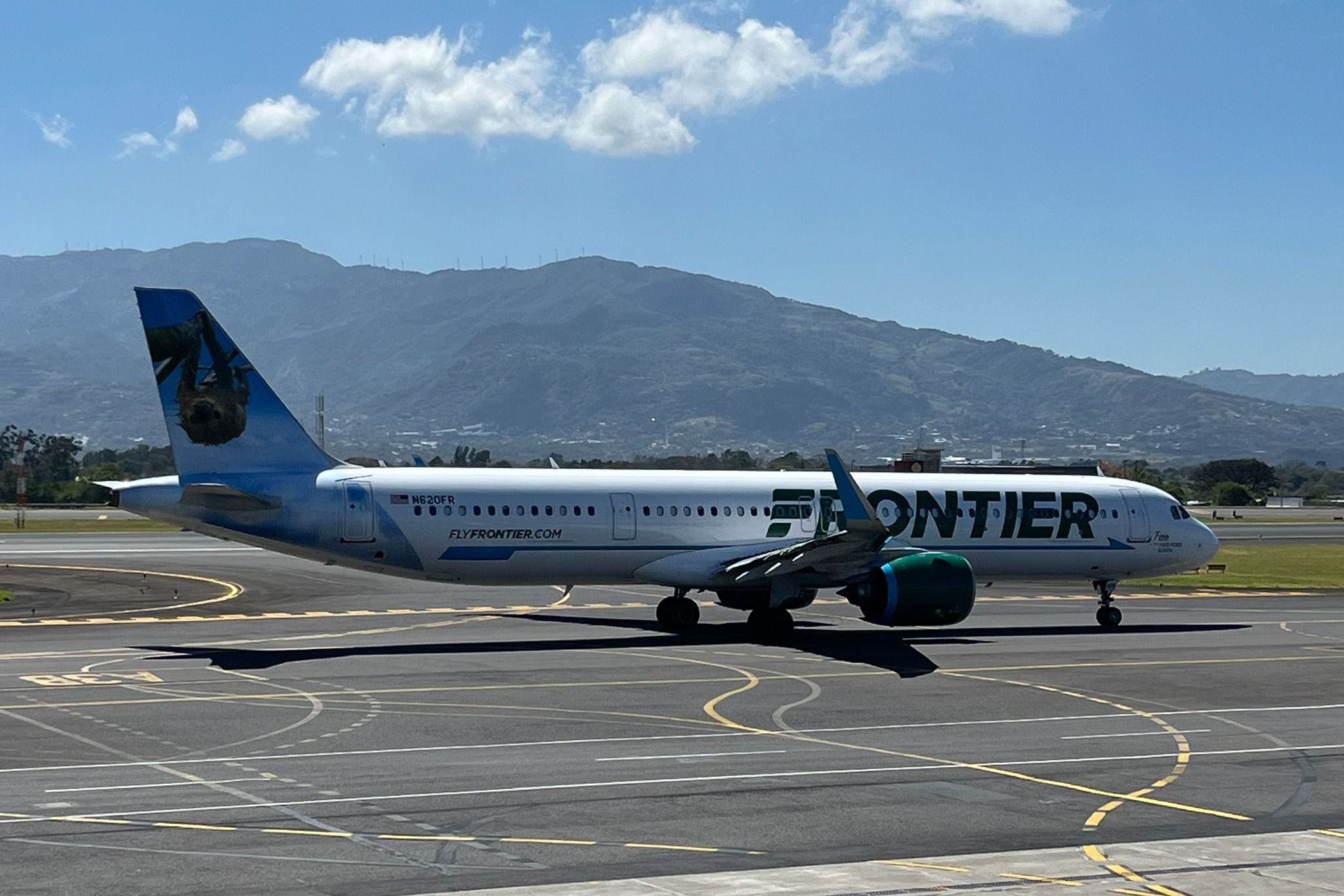 Frontier Airlines Airbus A321neo 