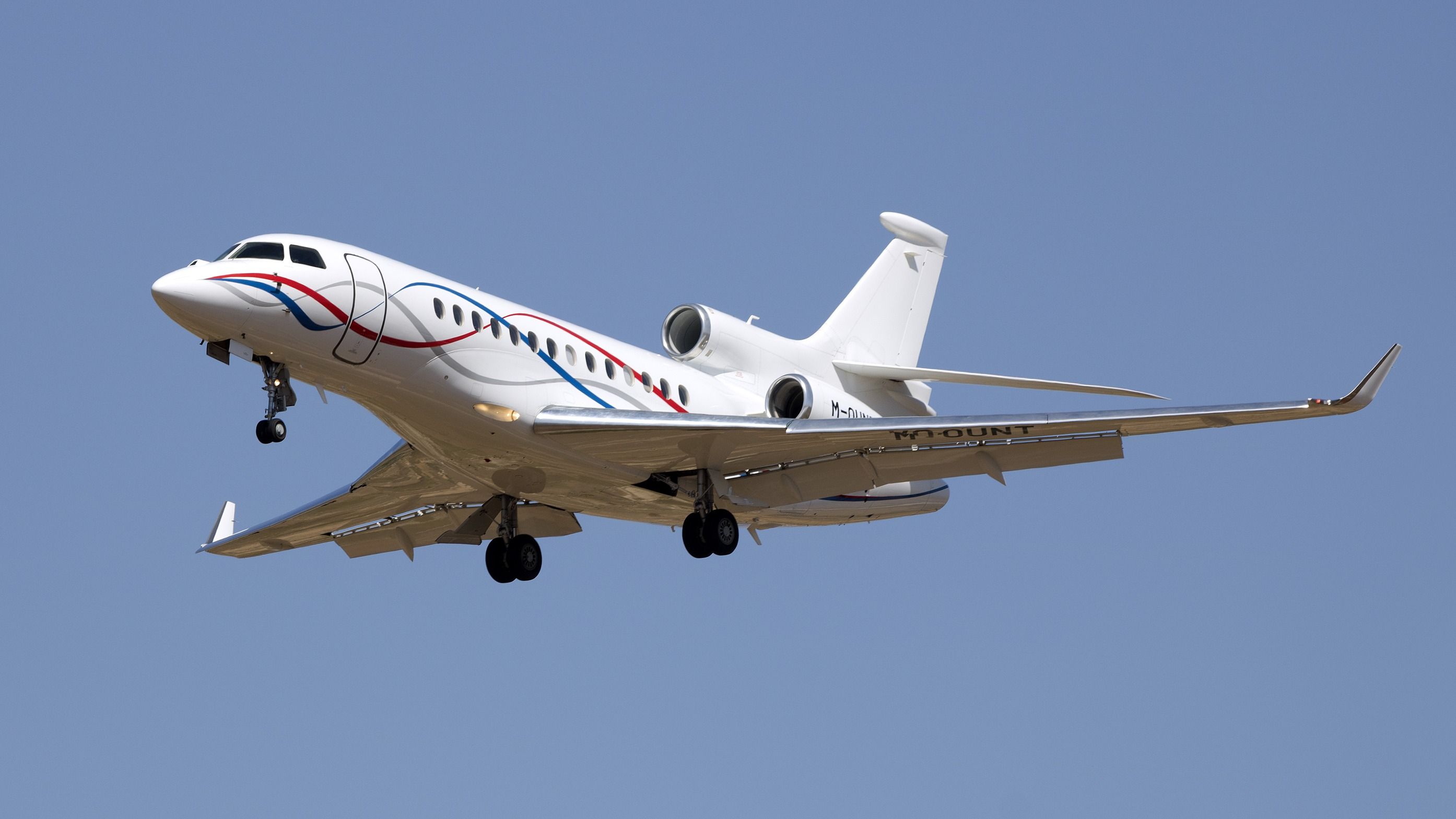 Why Does The Dassault Falcon 7X Have 3 Engines?