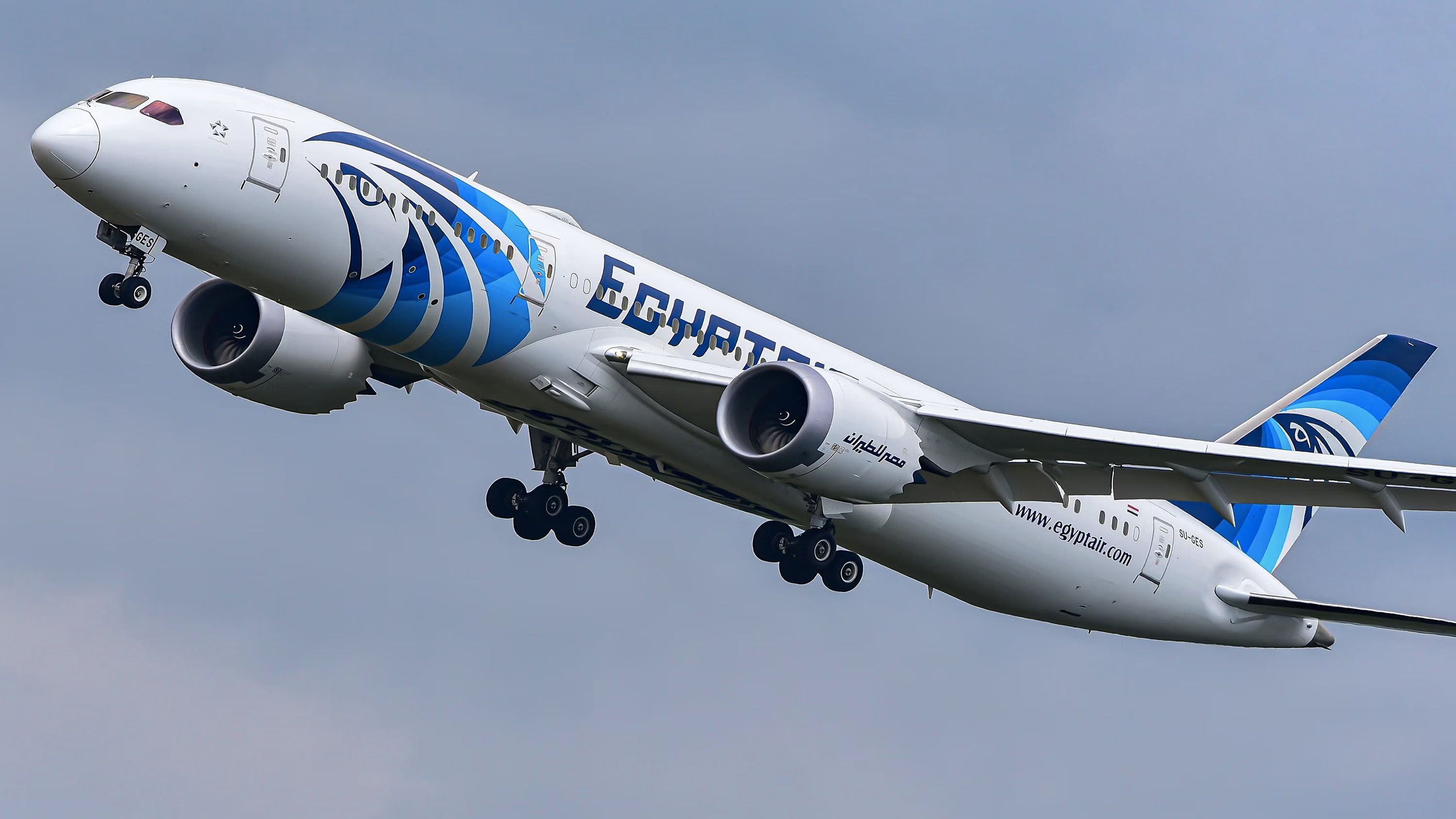 EGYPTAIR Boeing 787 Makes Diversion To Dublin As Windshield Cracks Mid