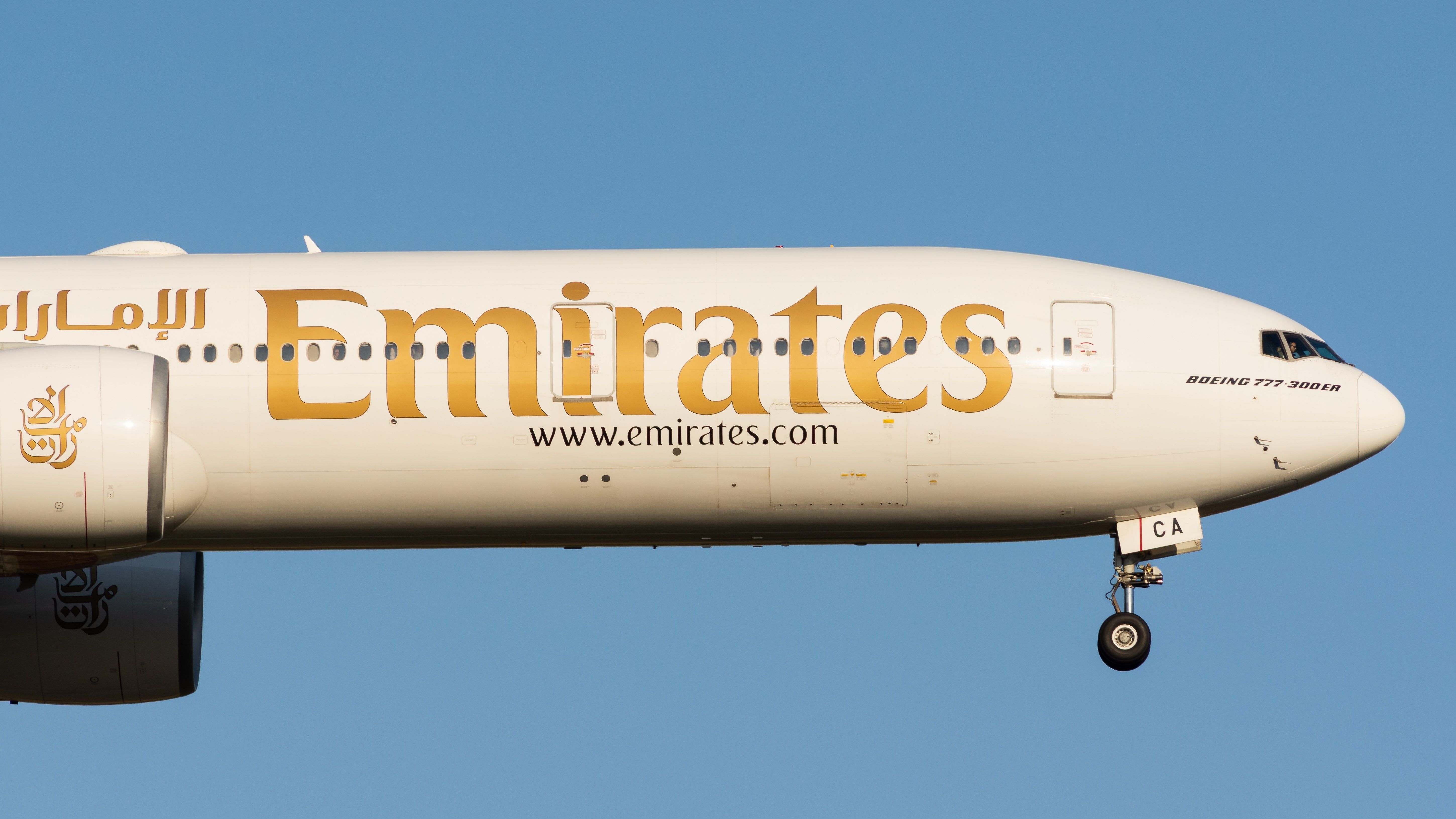 Emirates 777-300ER landing