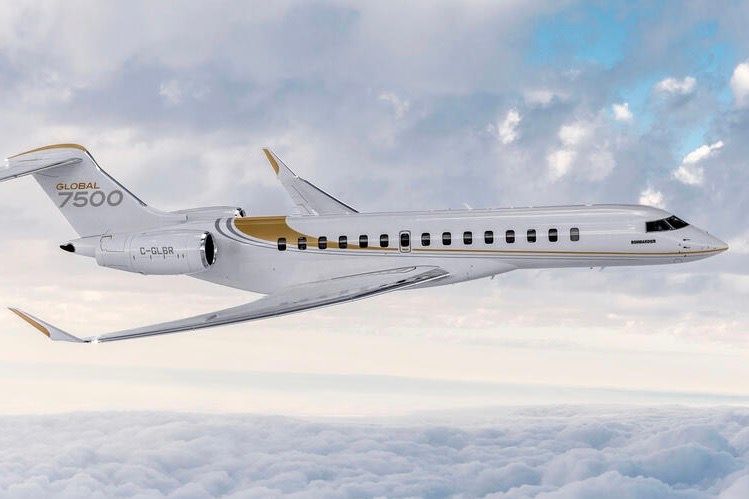 Bombardier Global 7500 in the air