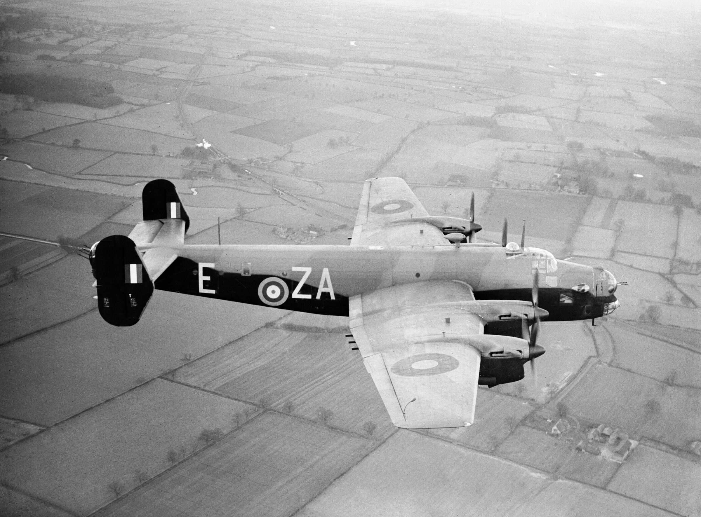 Second World War Heavy Bomber: The Story Of The Handley Page Halifax Ii 