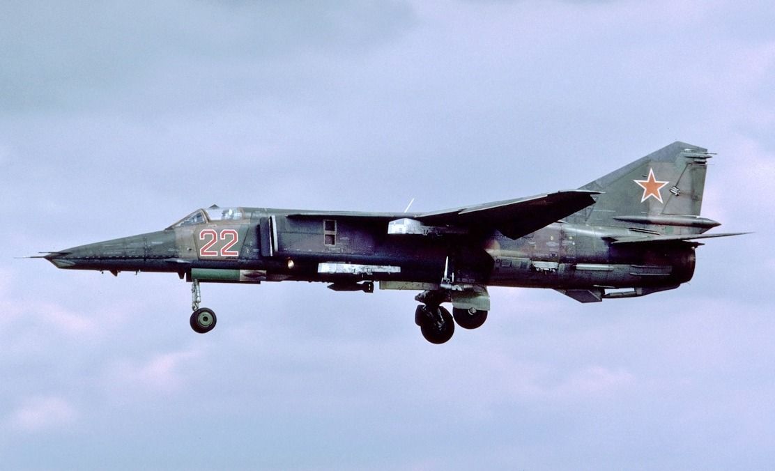 MiG-27_cropped (with bomb on fuselage station in Soviet livery)