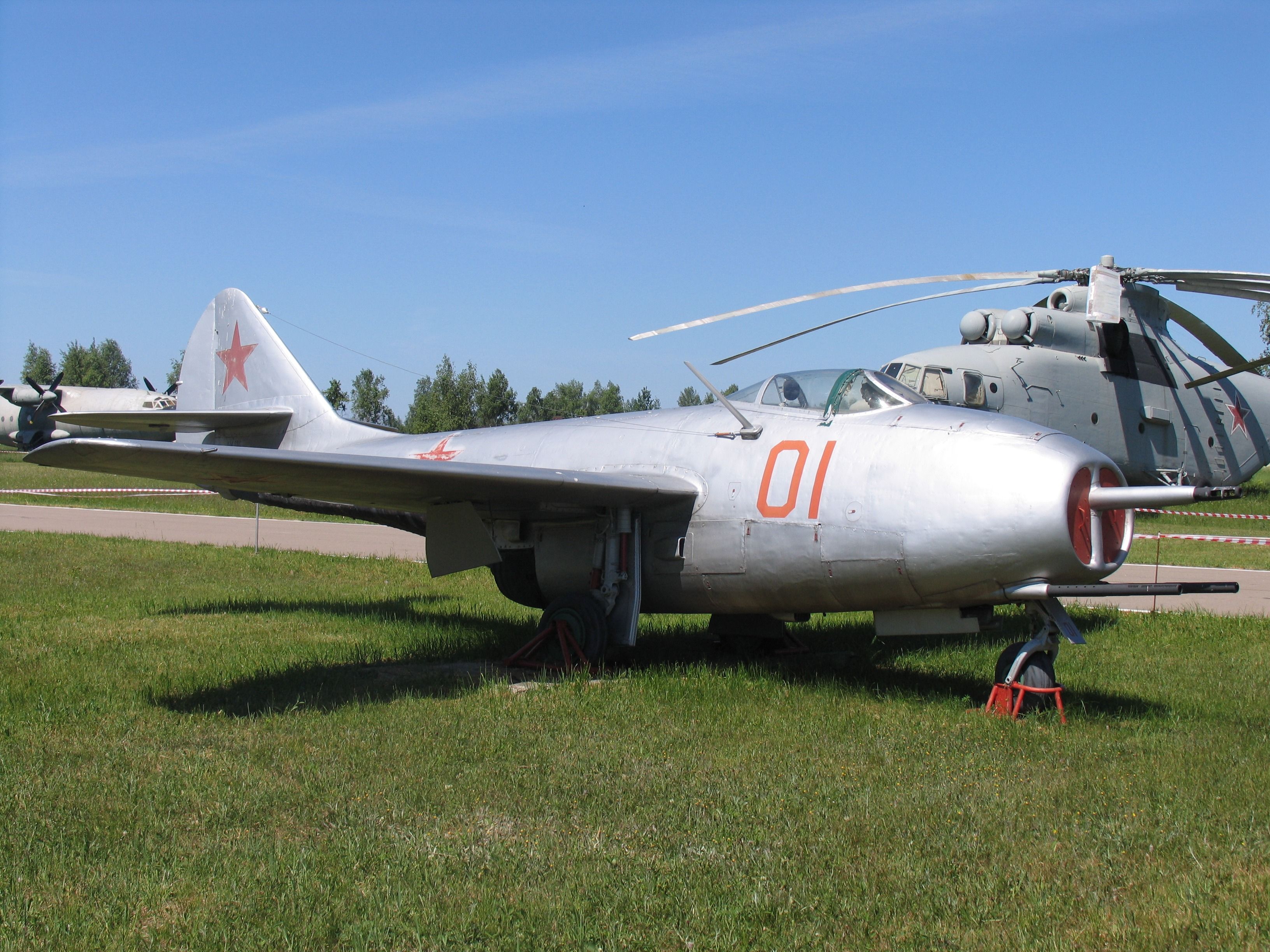 MiG-9_VVS_museum