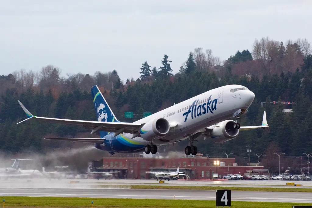 Alaska Airlines Boeing 737 MAX 8 taking off. 