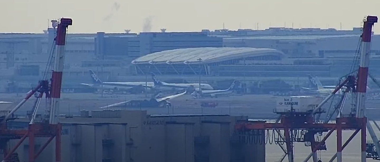 Picture from a webcam overlooking Tokyo Haneda Airport HND