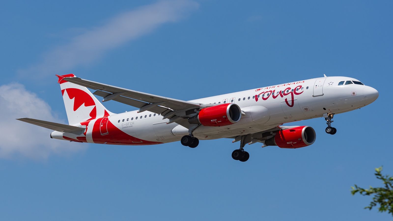 Air Canada Rouge A320 On Approach 