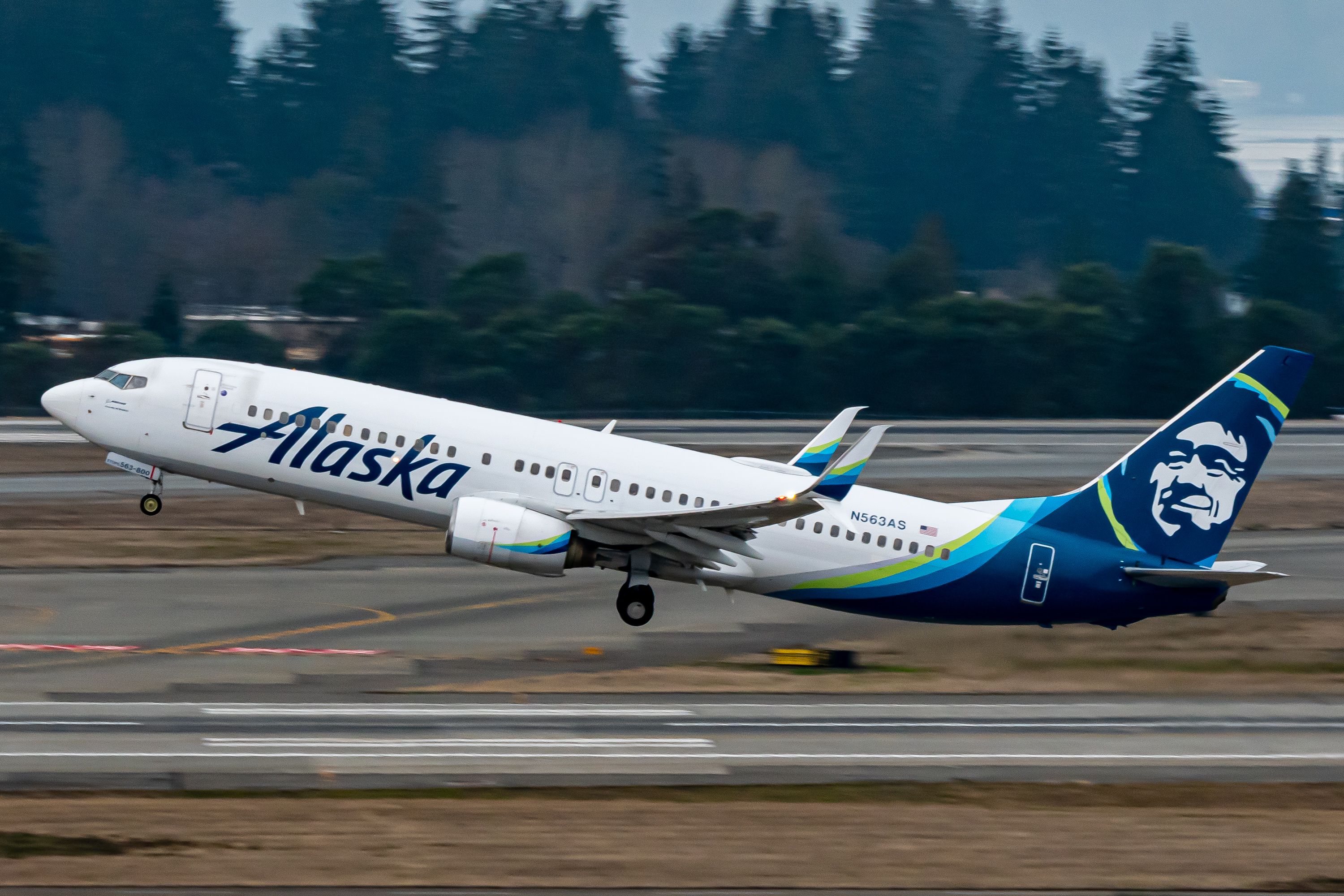 Panning Rising Alaska Airlines Boeing 737-800 From SEA - 4x6