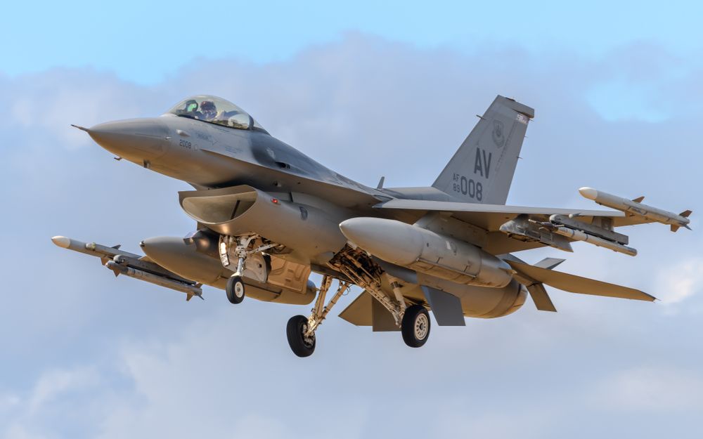 USAF Lockheed Martin F-16 Fighting Falcon taking off