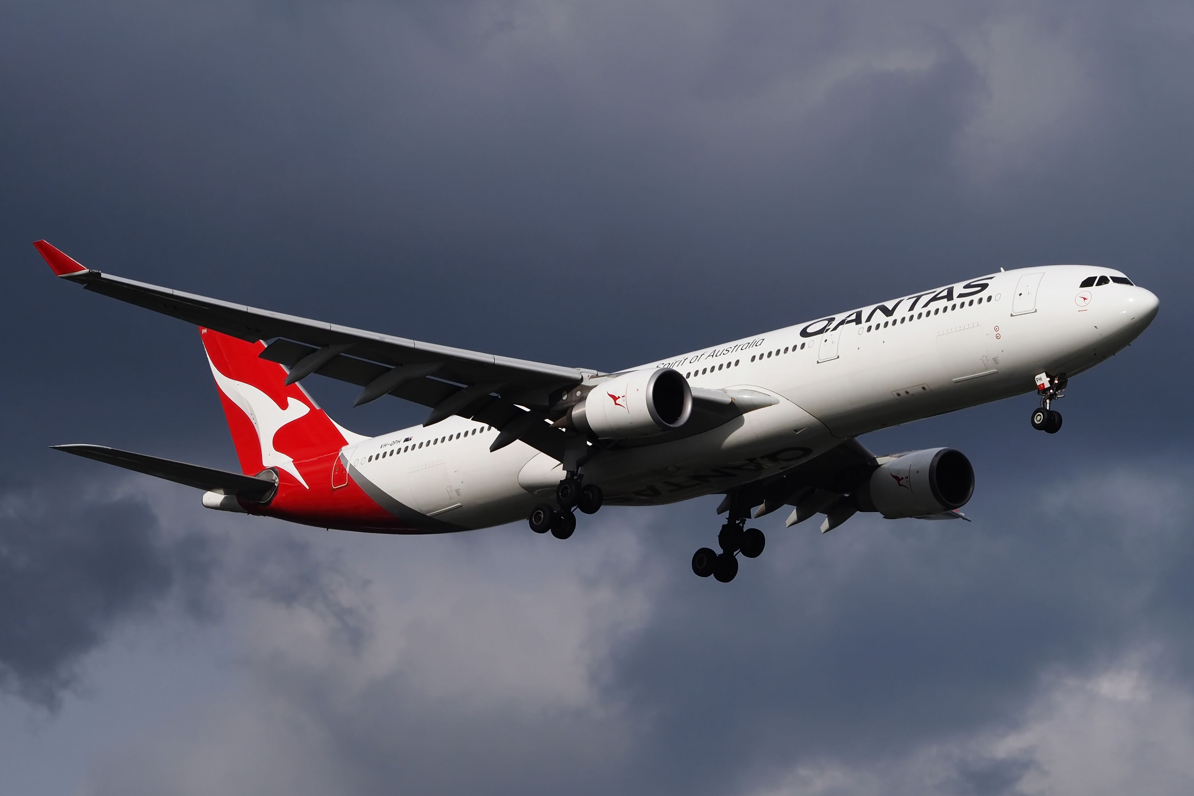 Qantas Airbus A330 Landing In Bangkok