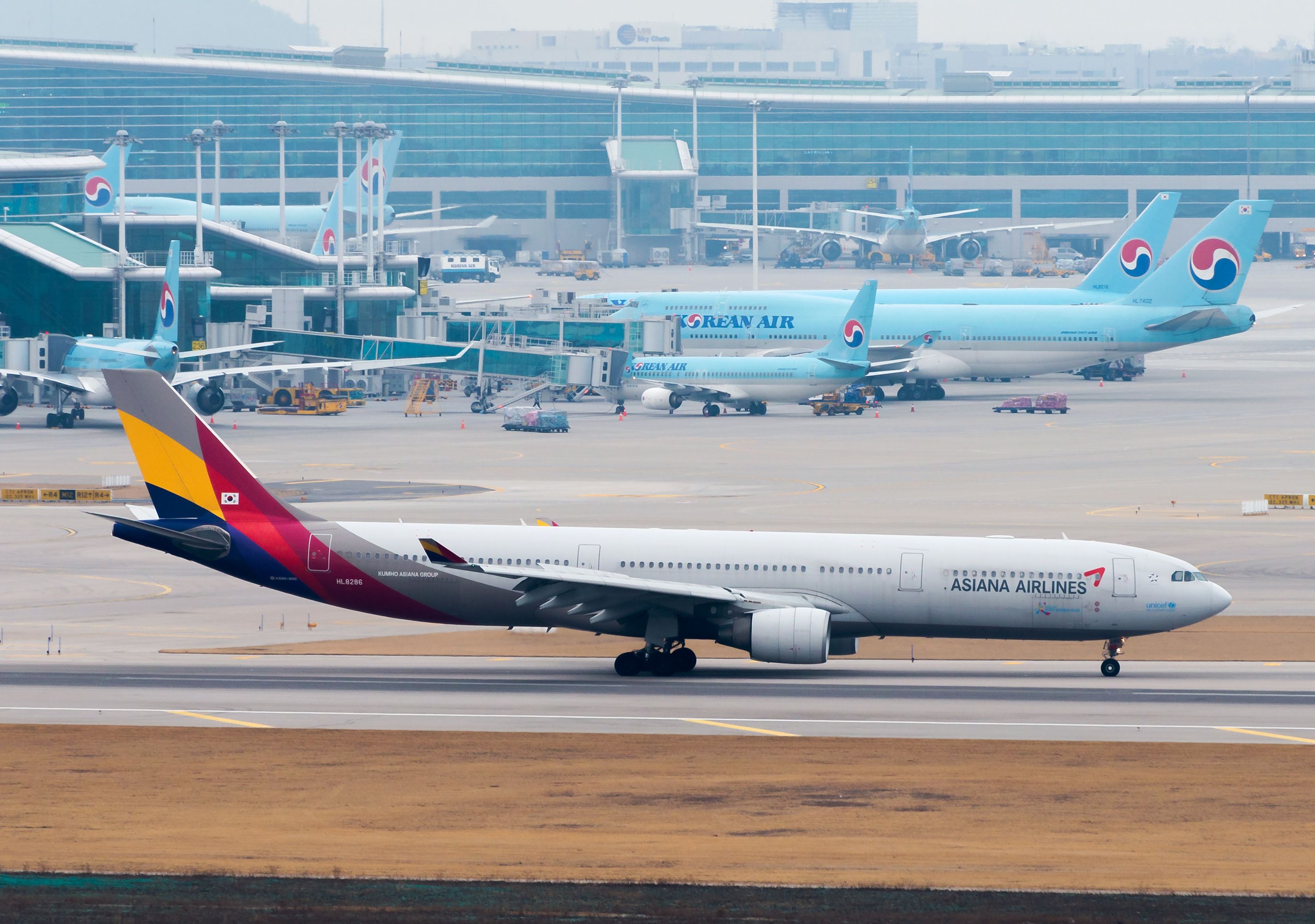 Korean Air And Asiana Airlines aircraft at Seoul Incheon airport
